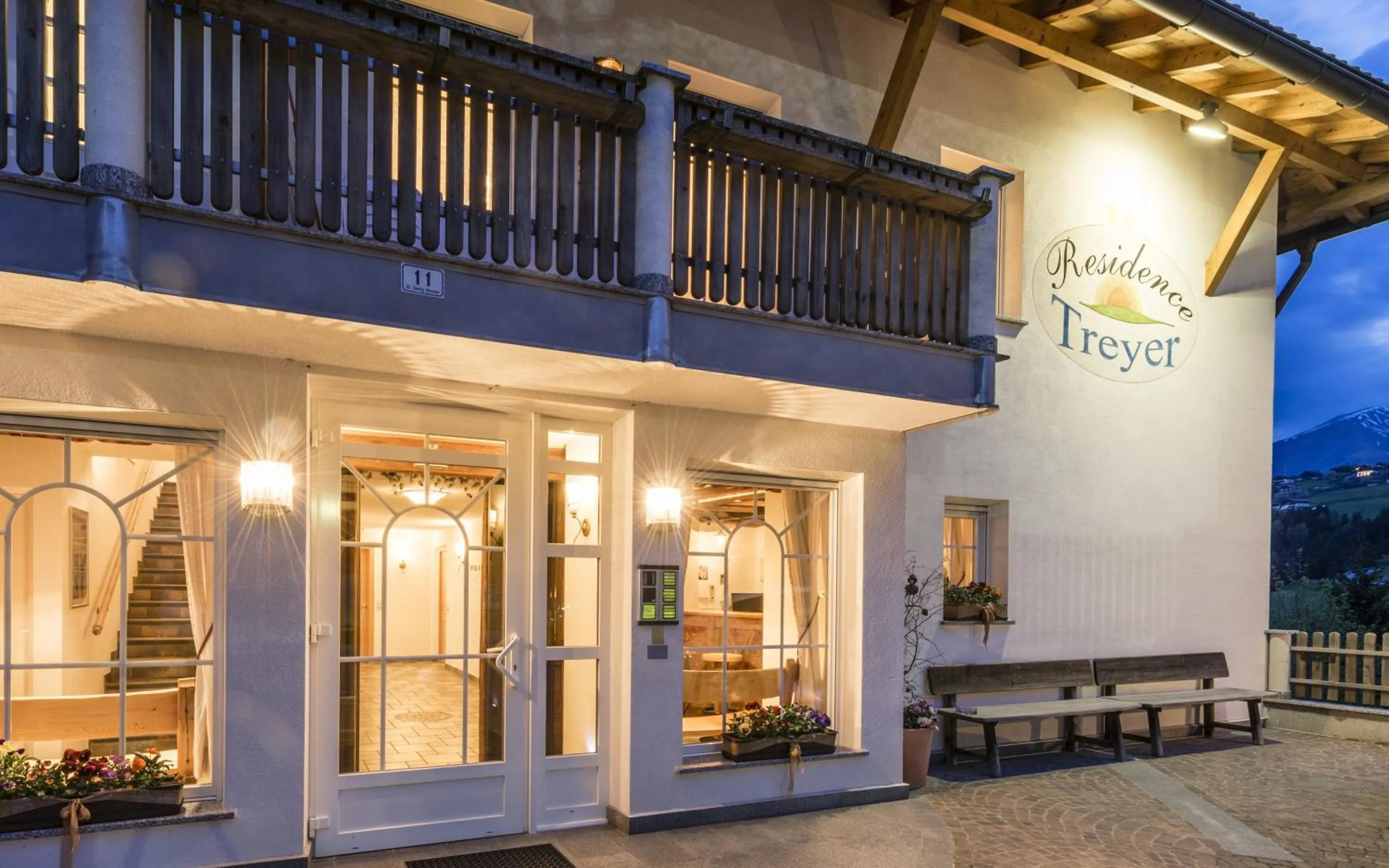 Facade/entrance in Residence Treyer