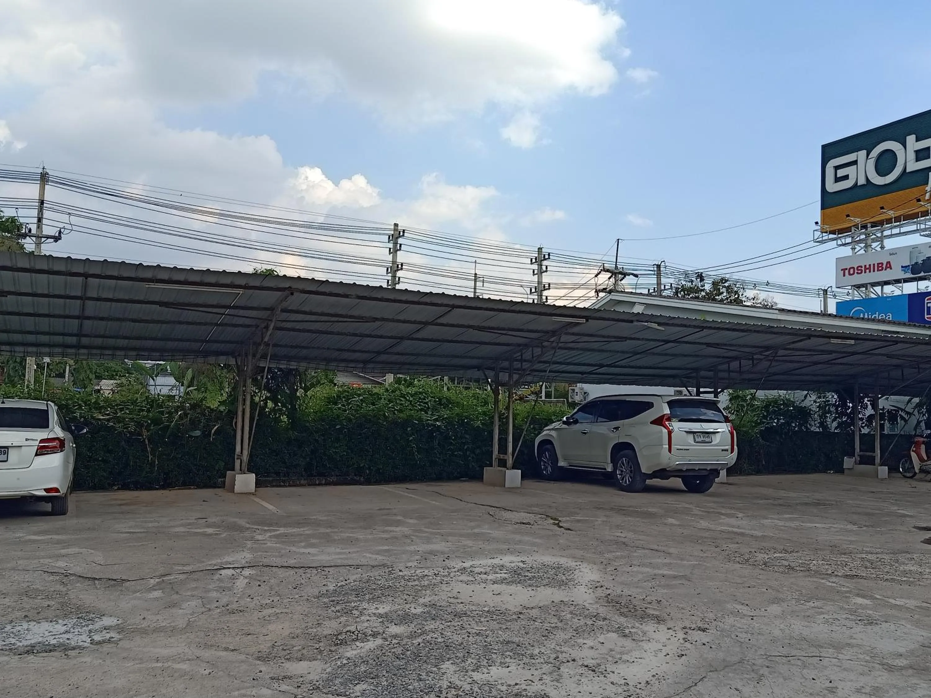 Parking in Phumchan Place Hotel