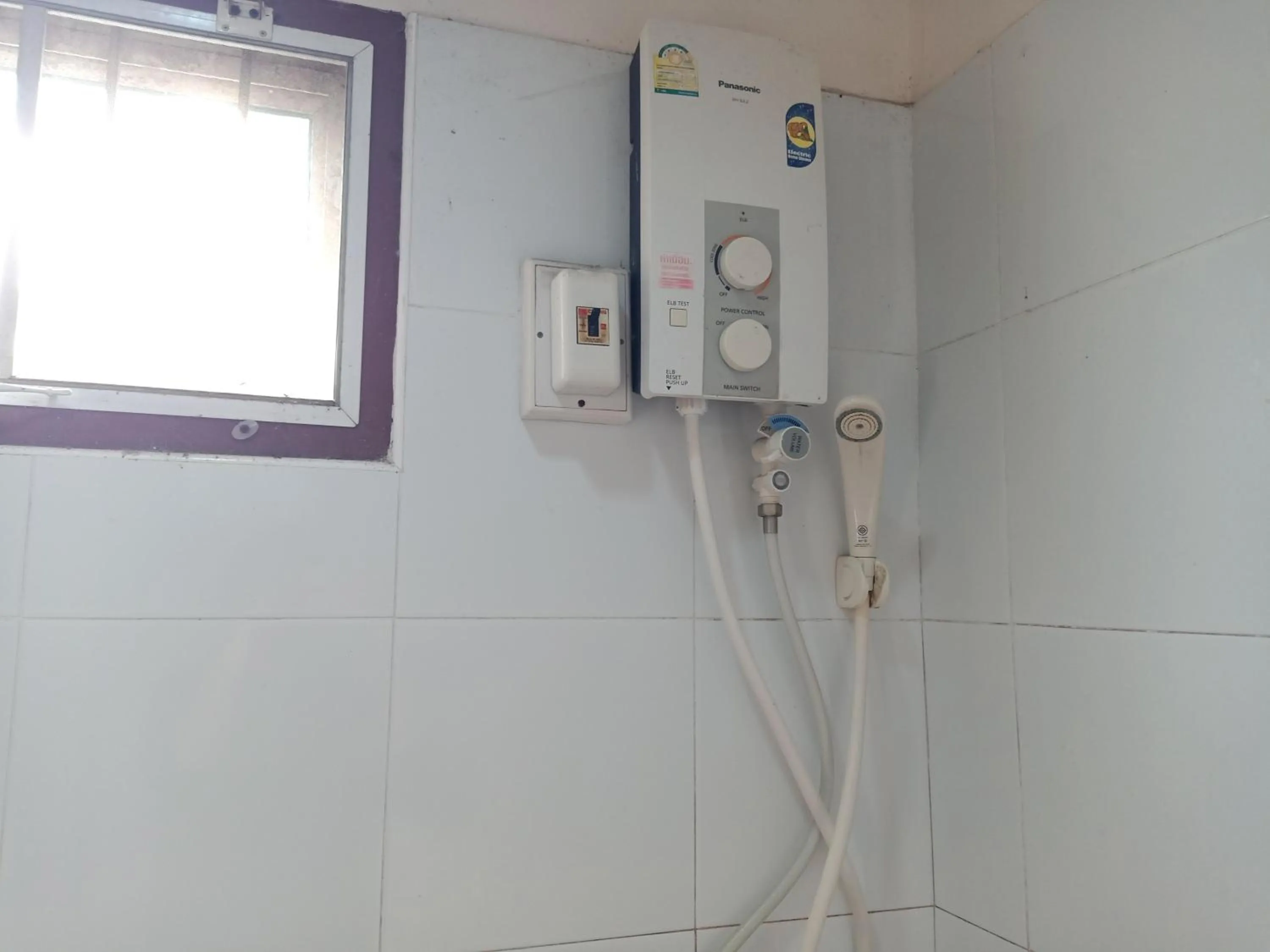 Shower in Phumchan Place Hotel