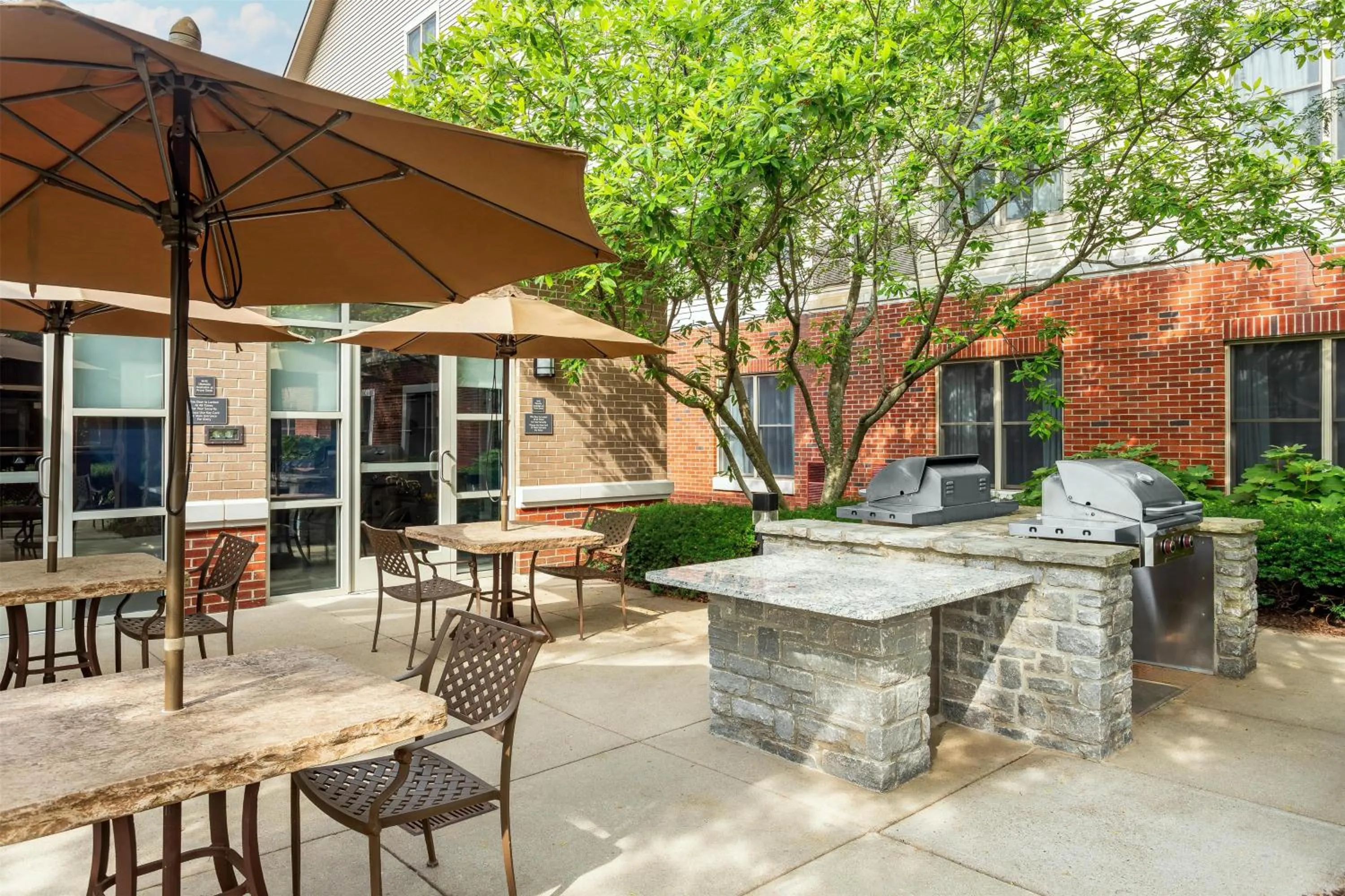 Dining area in Homewood Suites by Hilton Lexington Fayette Mall
