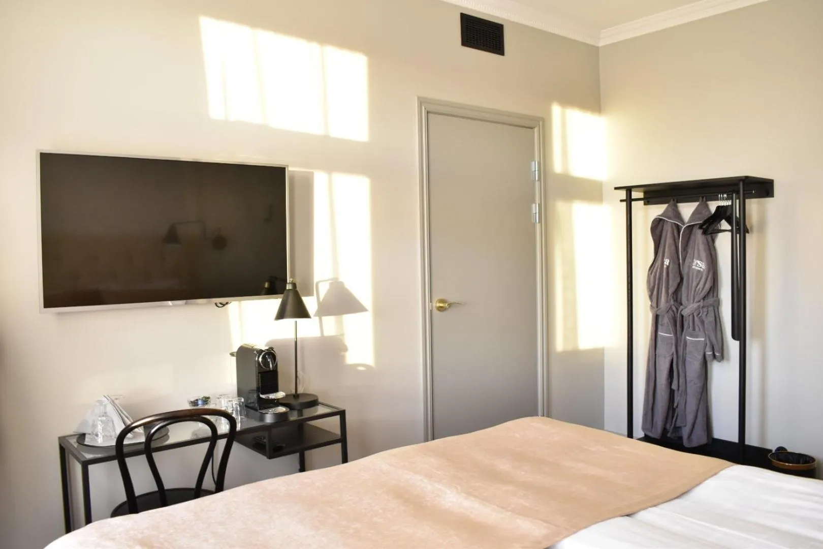 Photo of the whole room, Bed in Orsa Järnvägshotell