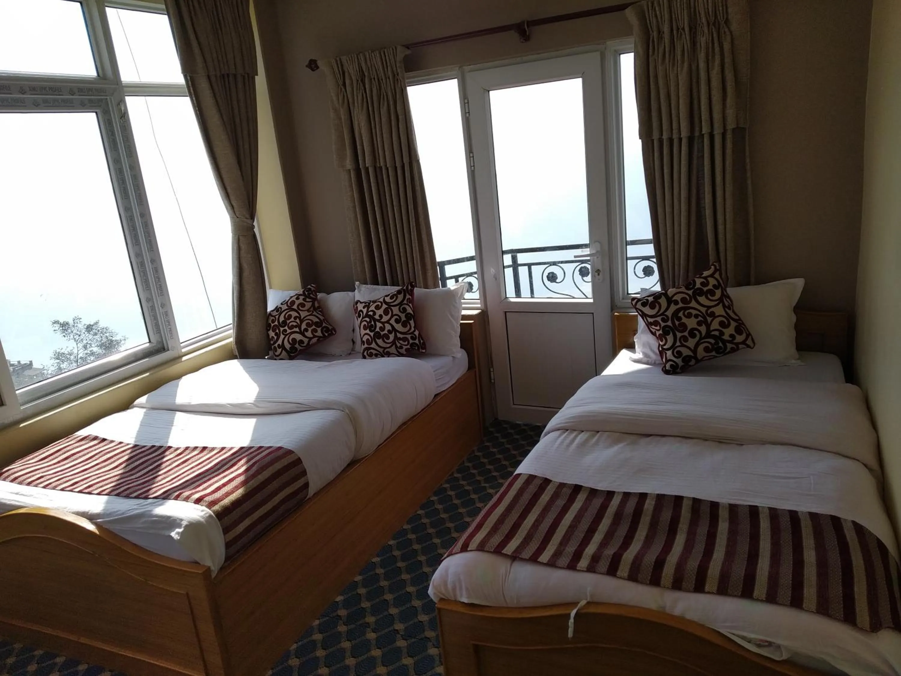 Bed in Hotel High Ground Inn Sarangkot