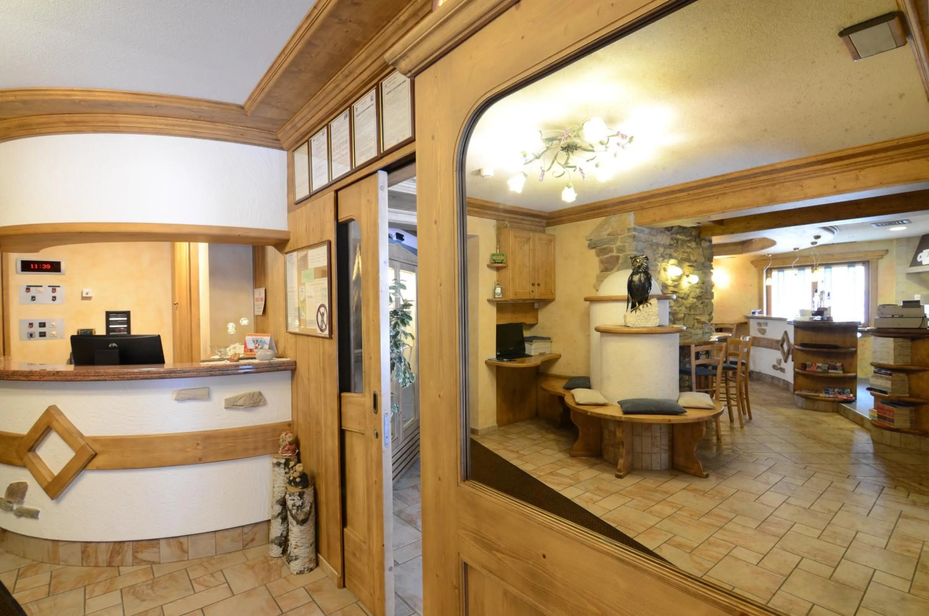 Lobby or reception in Albergo Alpenrose