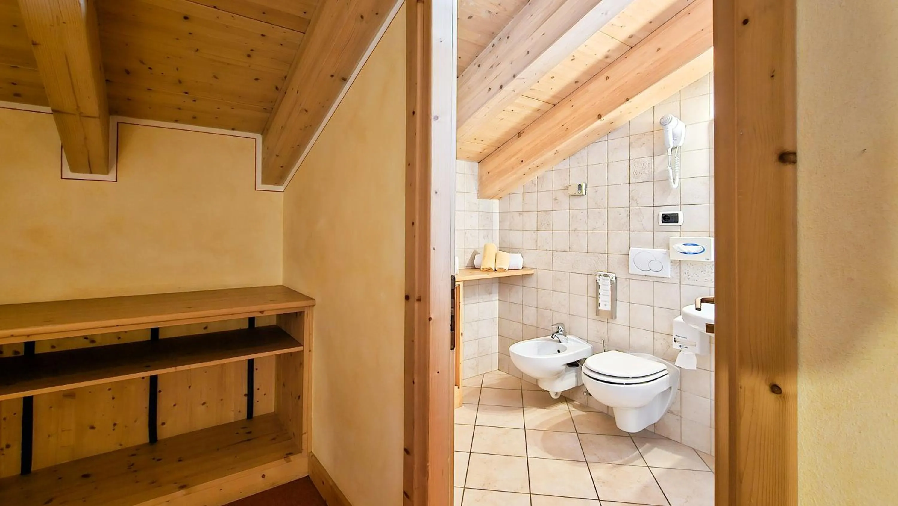 Bathroom in Albergo Alpenrose