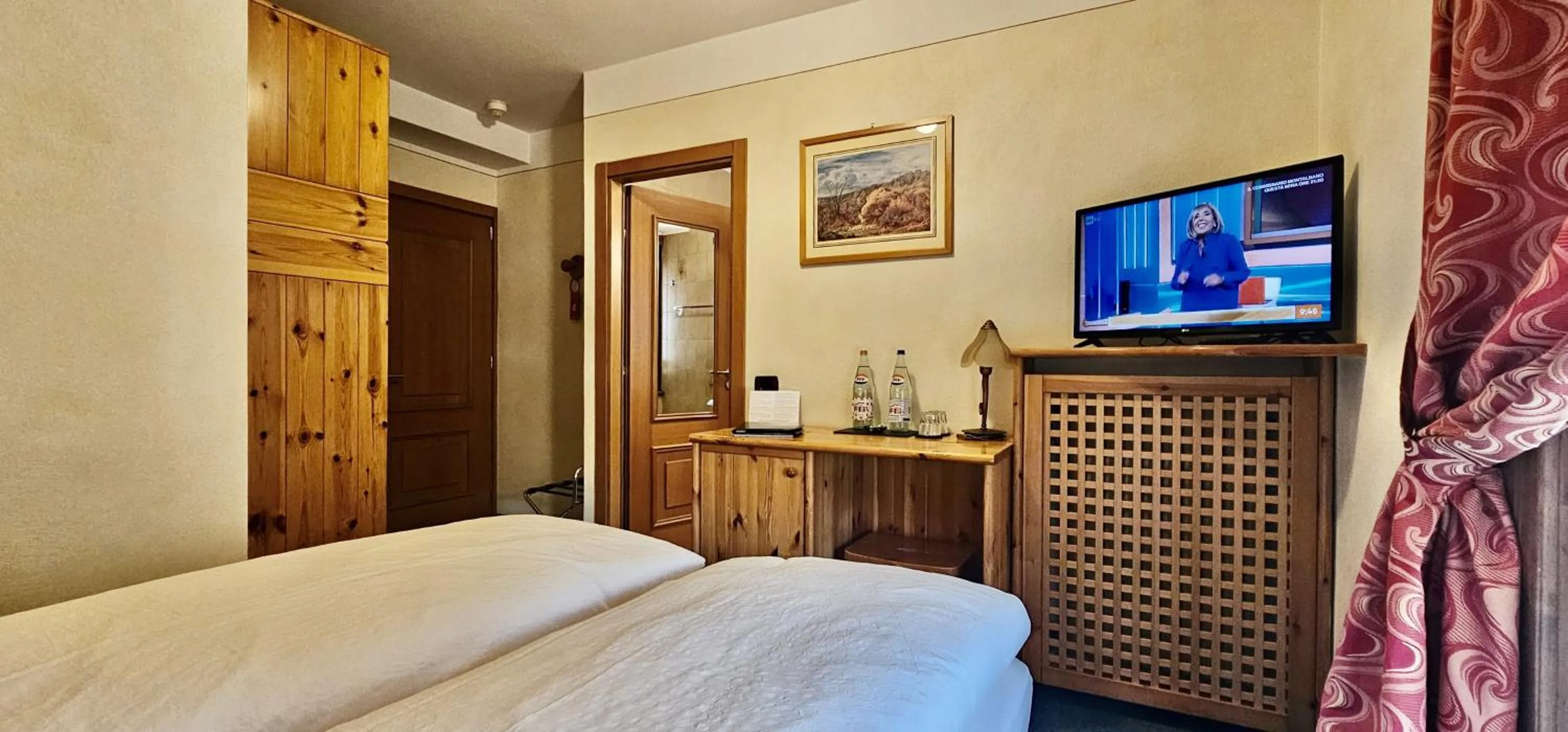 Bedroom, Bed in Albergo Alpenrose