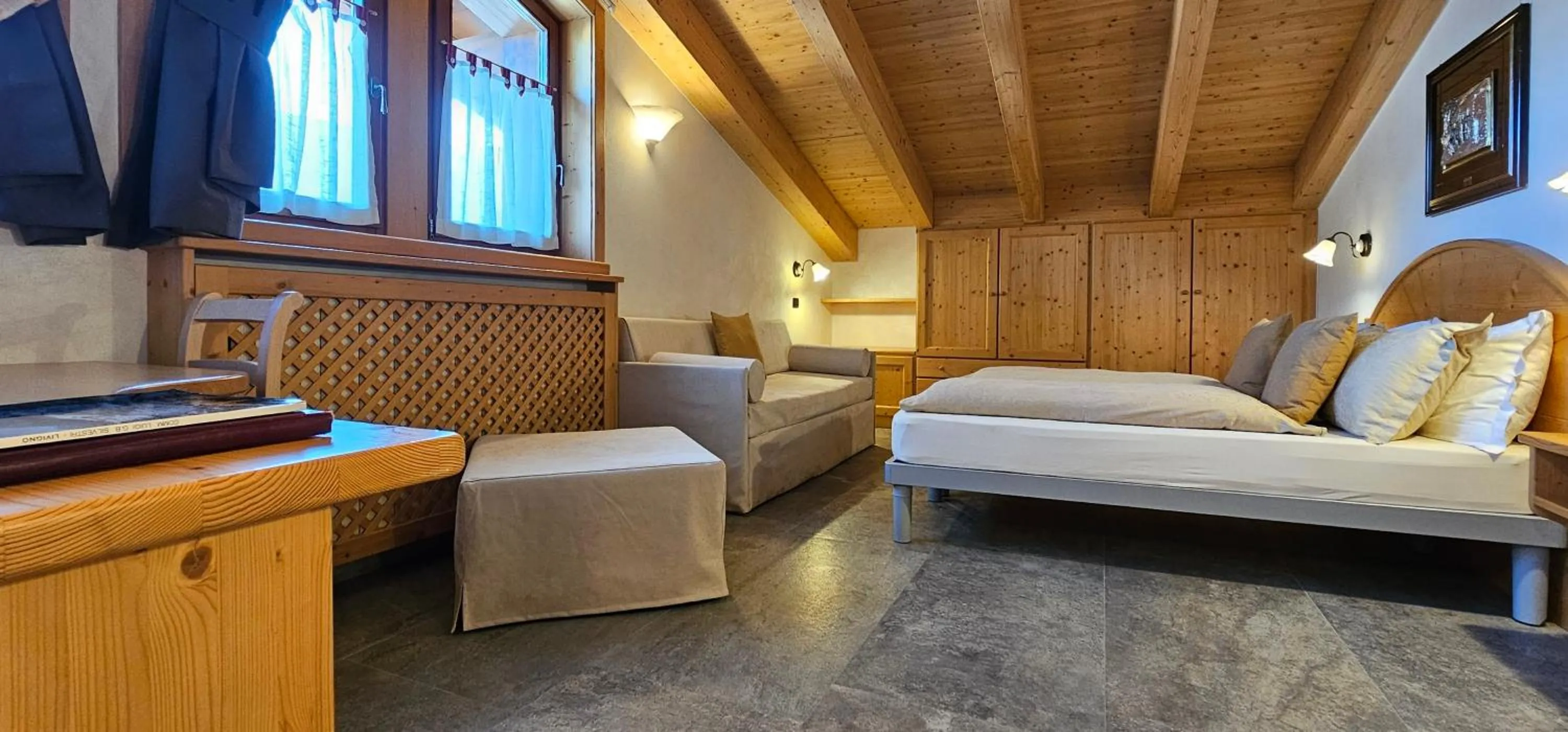 Bedroom in Albergo Alpenrose