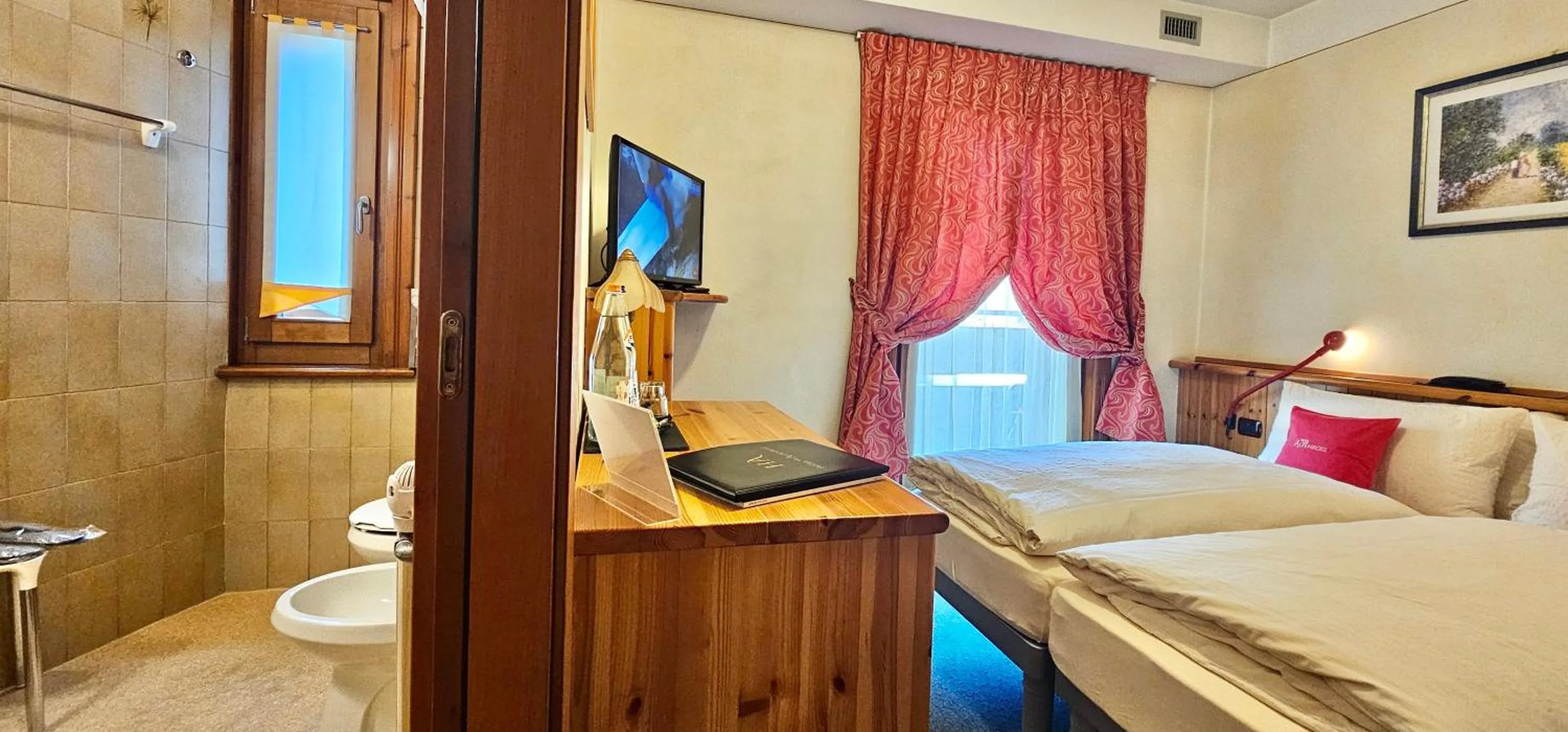 Bedroom, Bed in Albergo Alpenrose