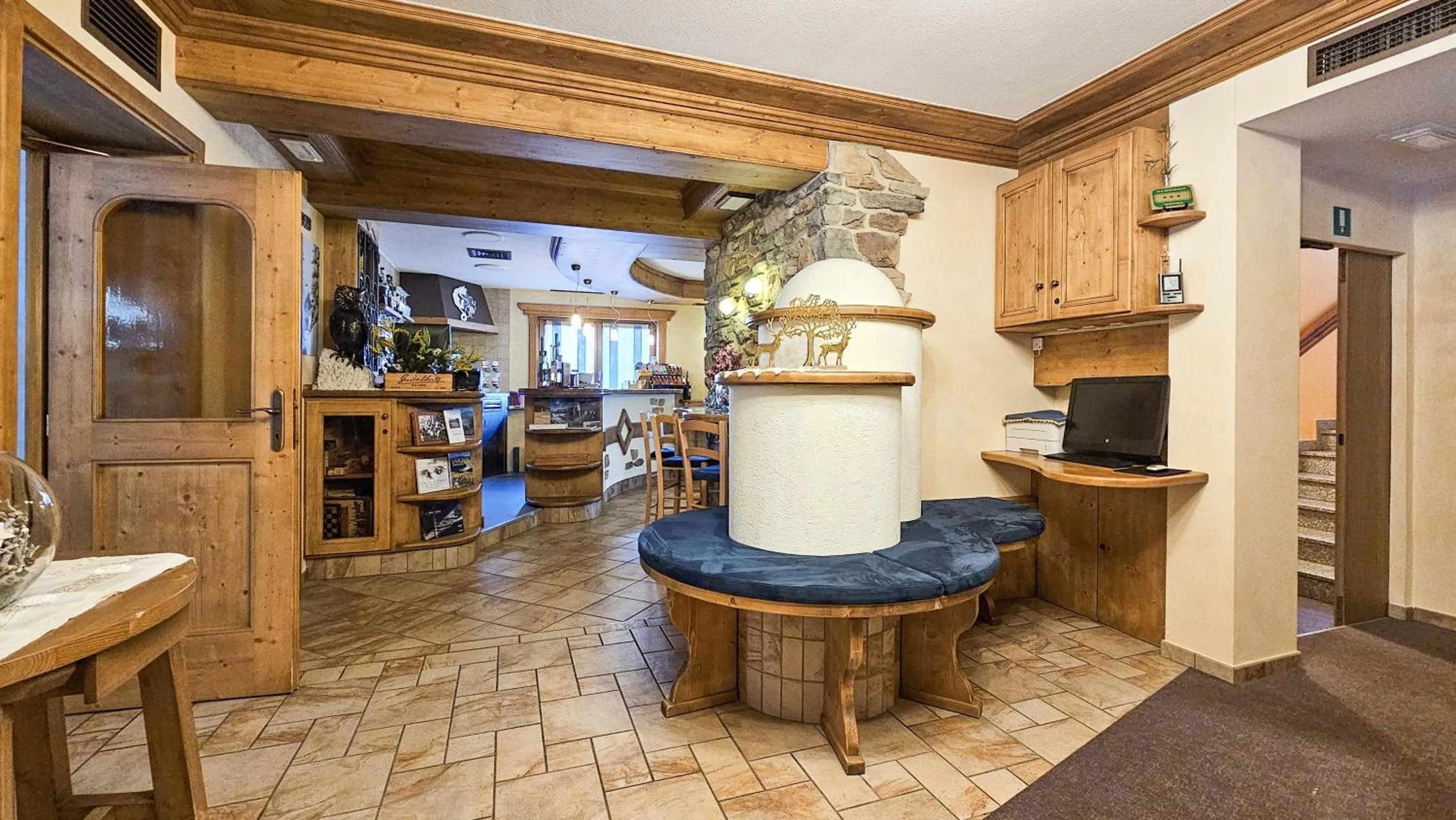 Seating area in Albergo Alpenrose