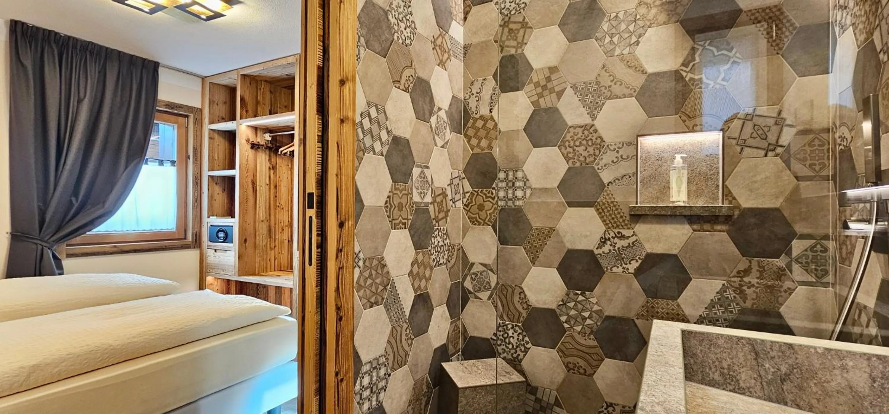 Shower in Albergo Alpenrose