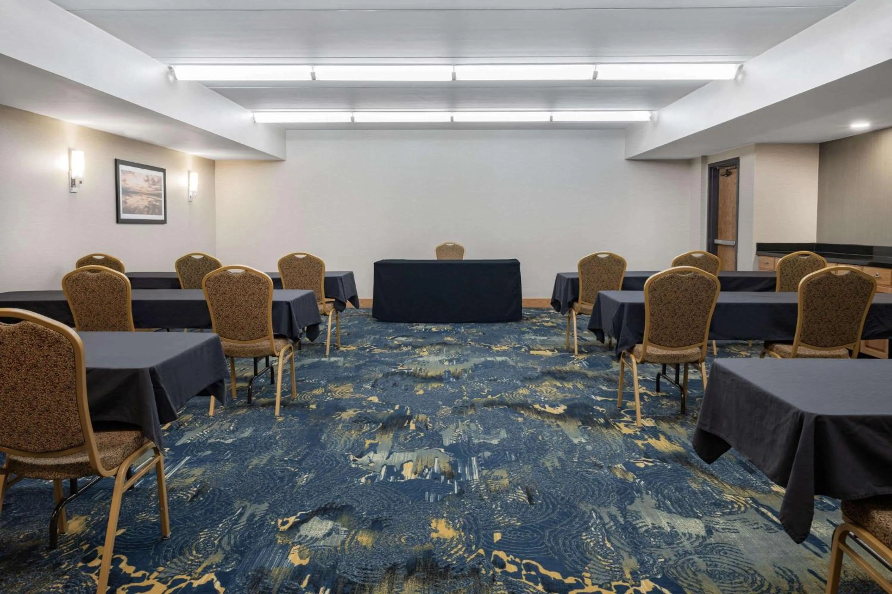 Meeting/conference room in La Quinta by Wyndham Minneapolis-Minnetonka