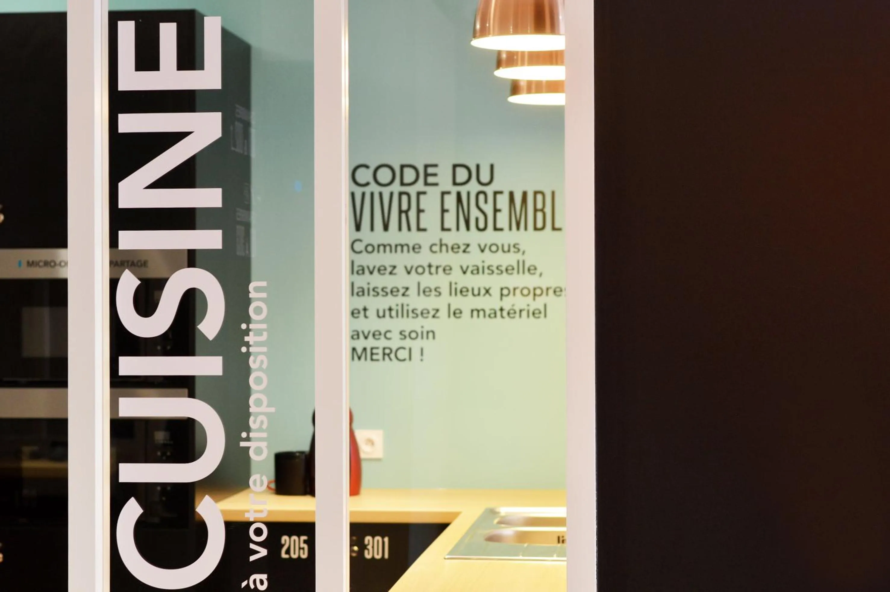 Communal kitchen in Résidence Little Sévigné