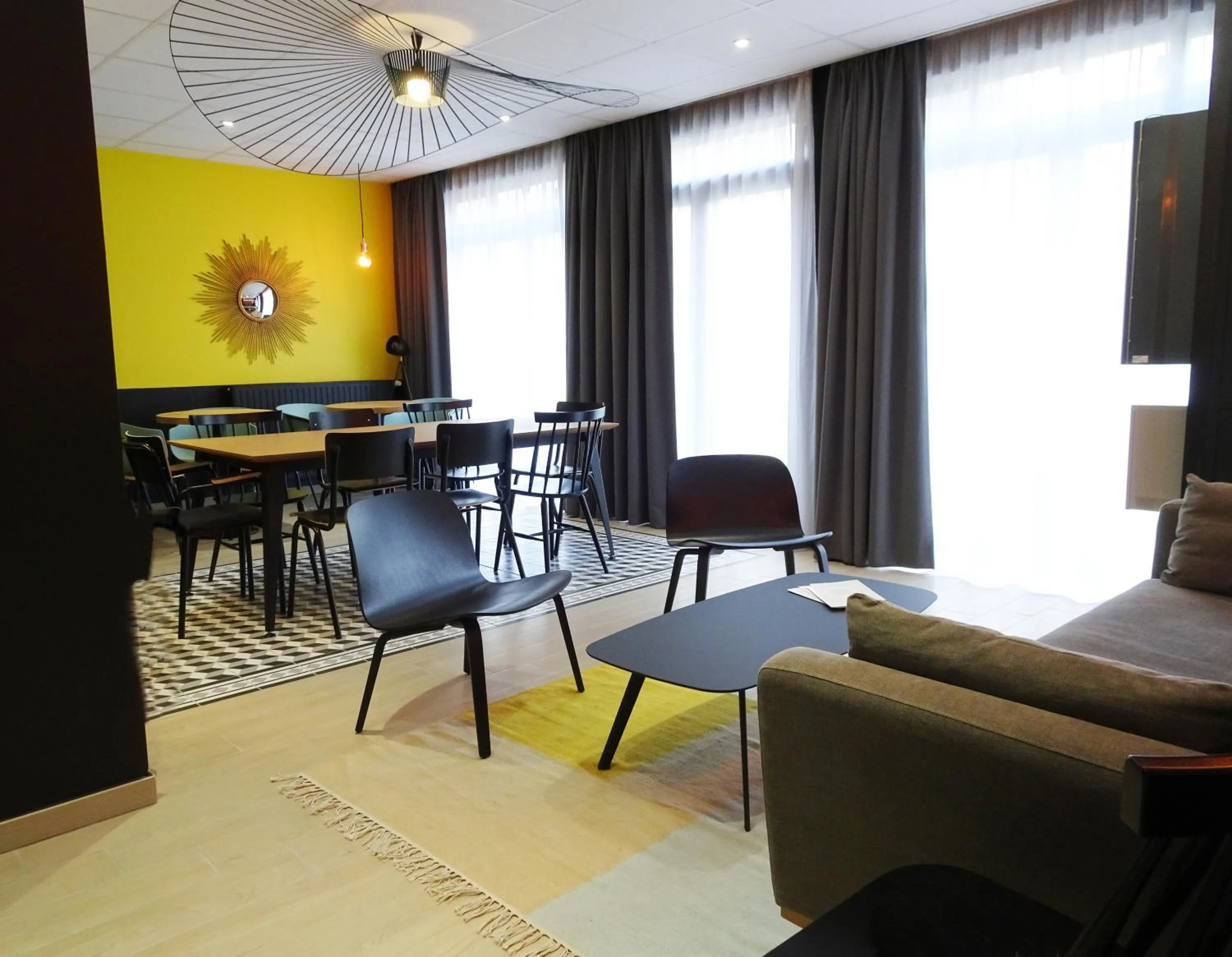 Communal lounge/ TV room in Résidence Little Sévigné