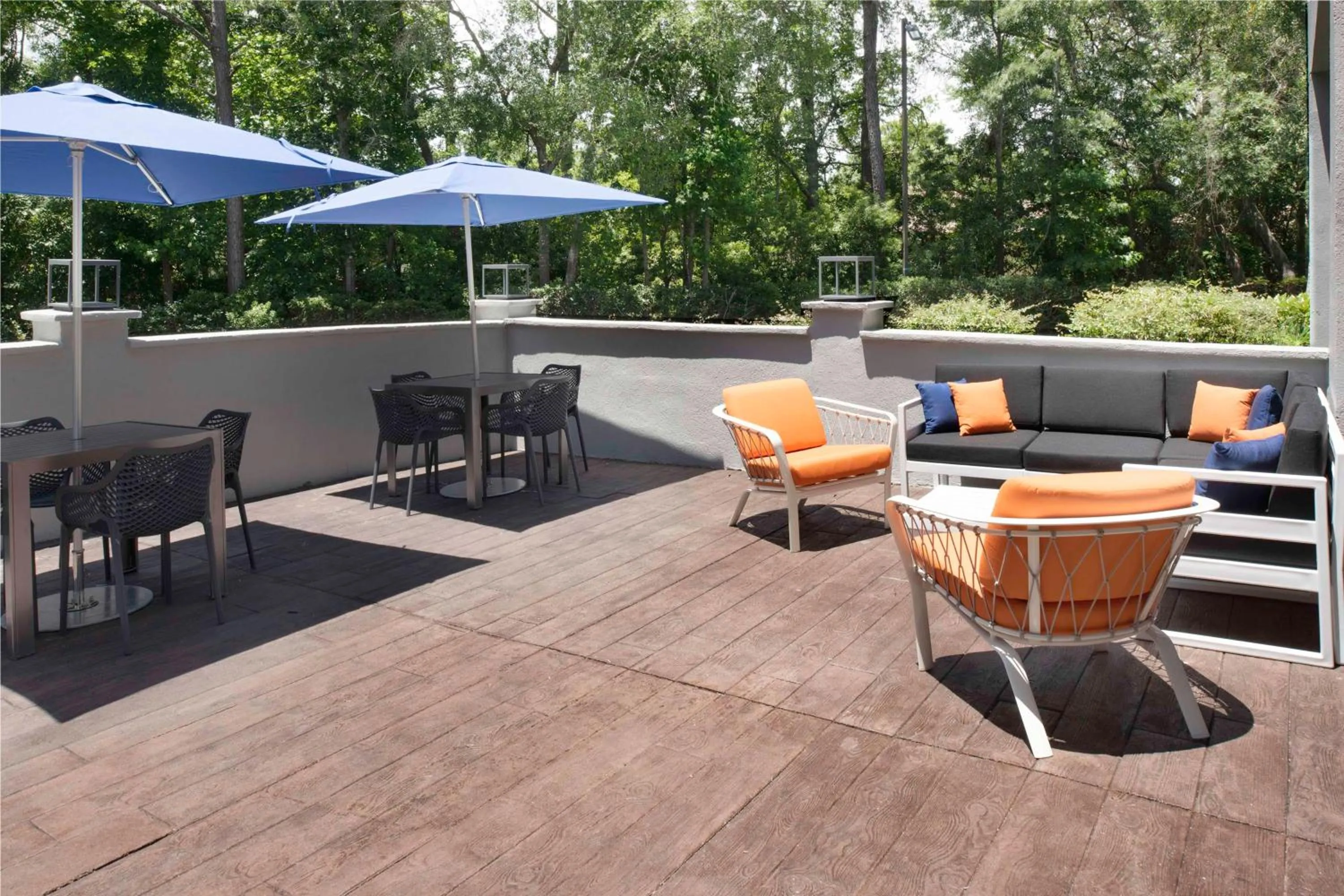 Patio in Hampton Inn Northwood