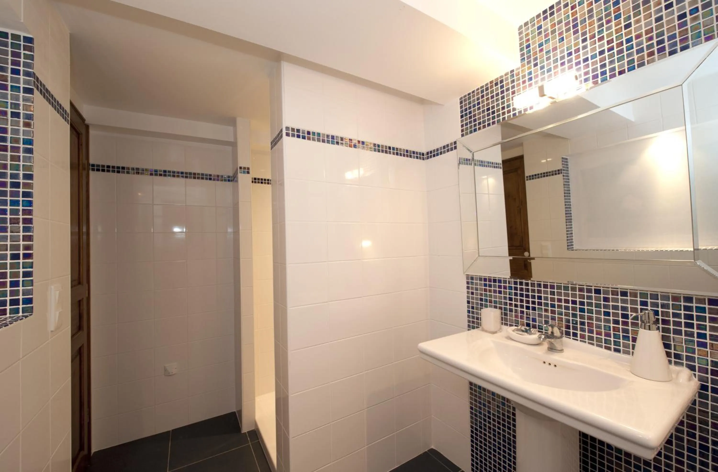 Bathroom in La Maison du Peintre en Provence