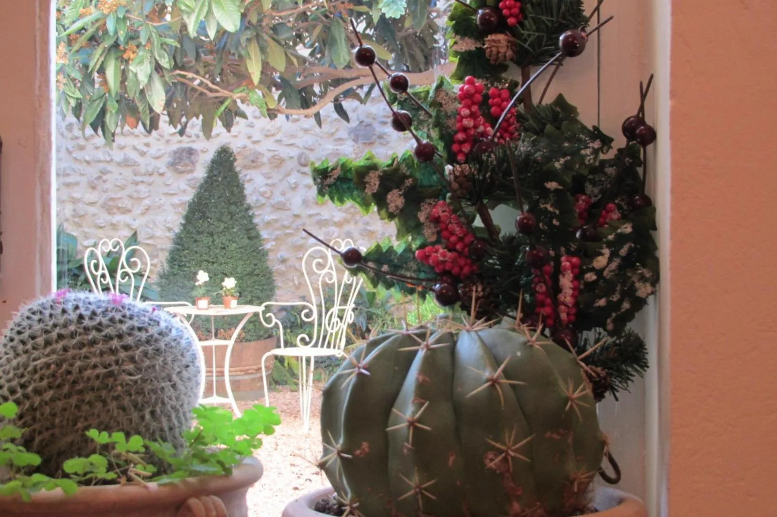 Decorative detail in La Maison du Peintre en Provence