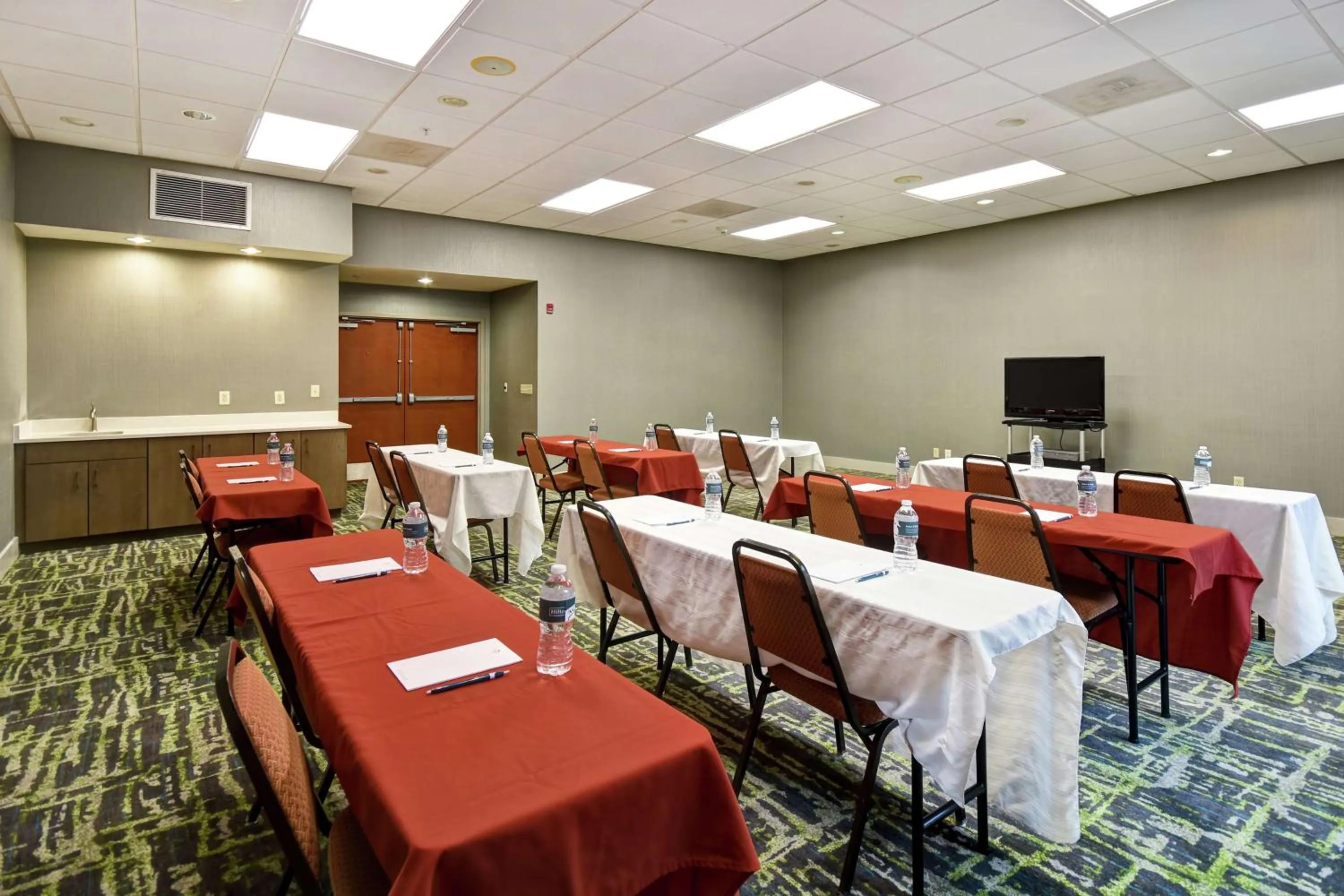 Dining area in Homewood Suites by Hilton Ocala at Heath Brook