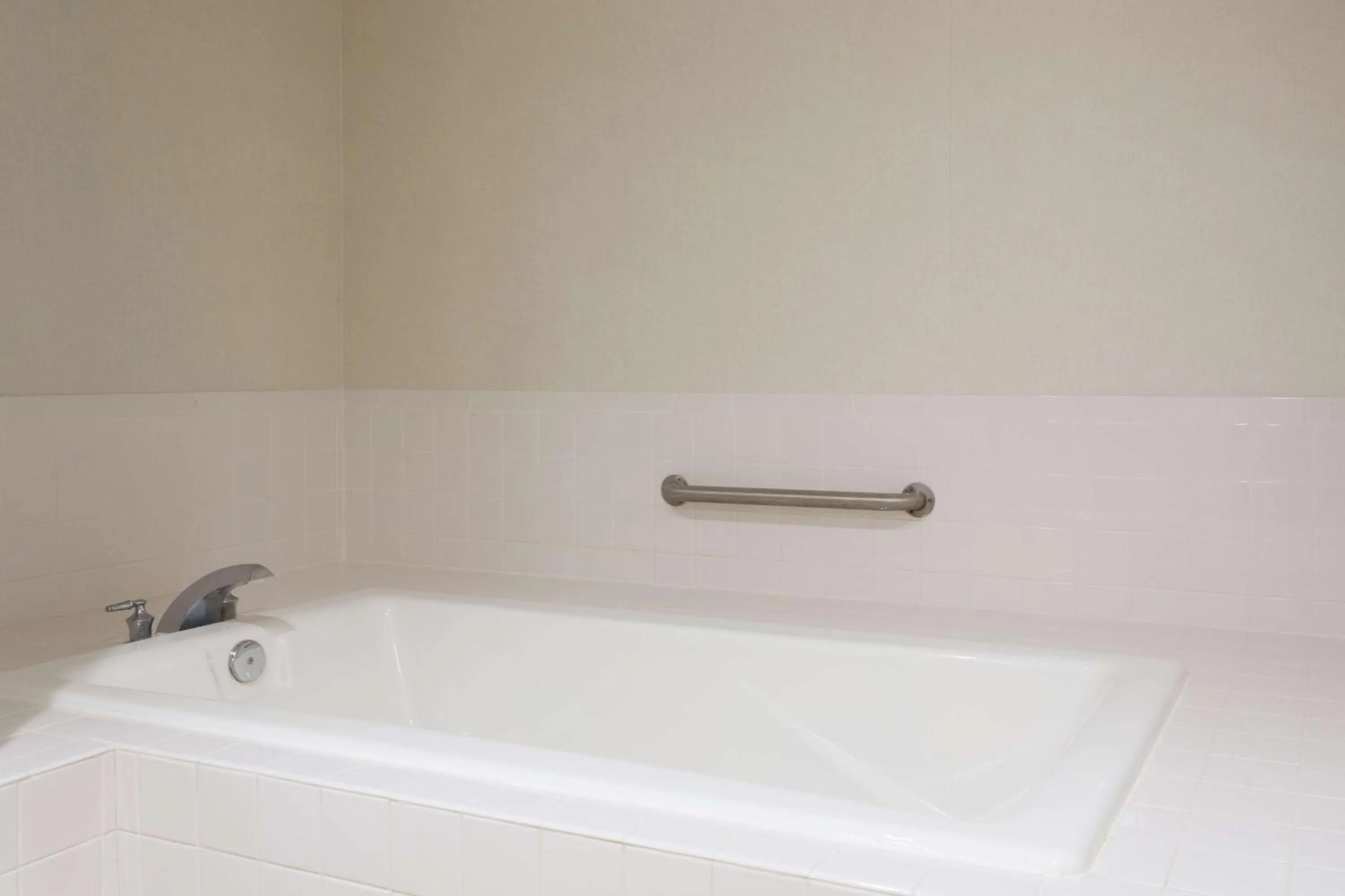 Bathroom in Hampton Inn Harbourgate