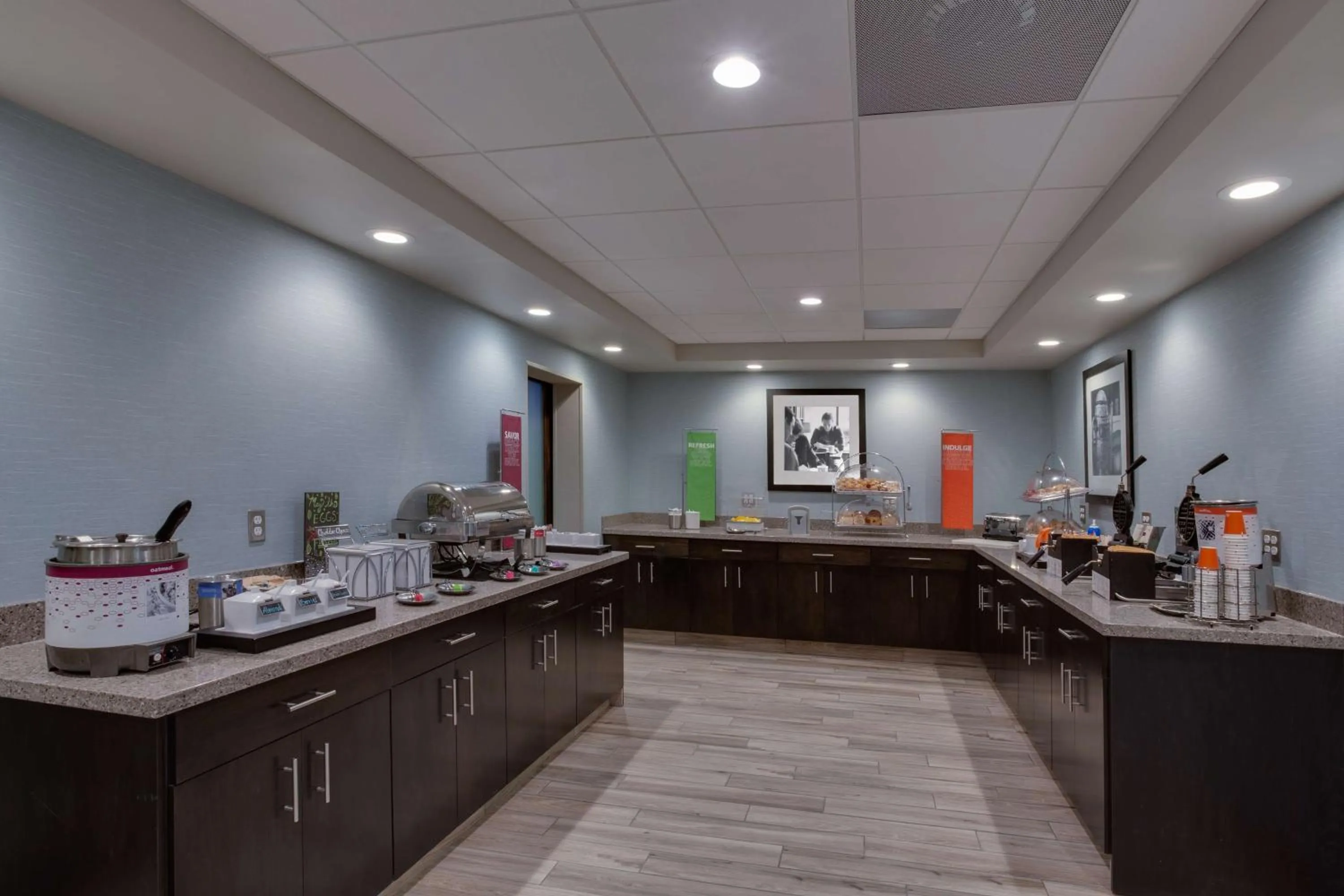 Dining area in Hampton Inn Harbourgate