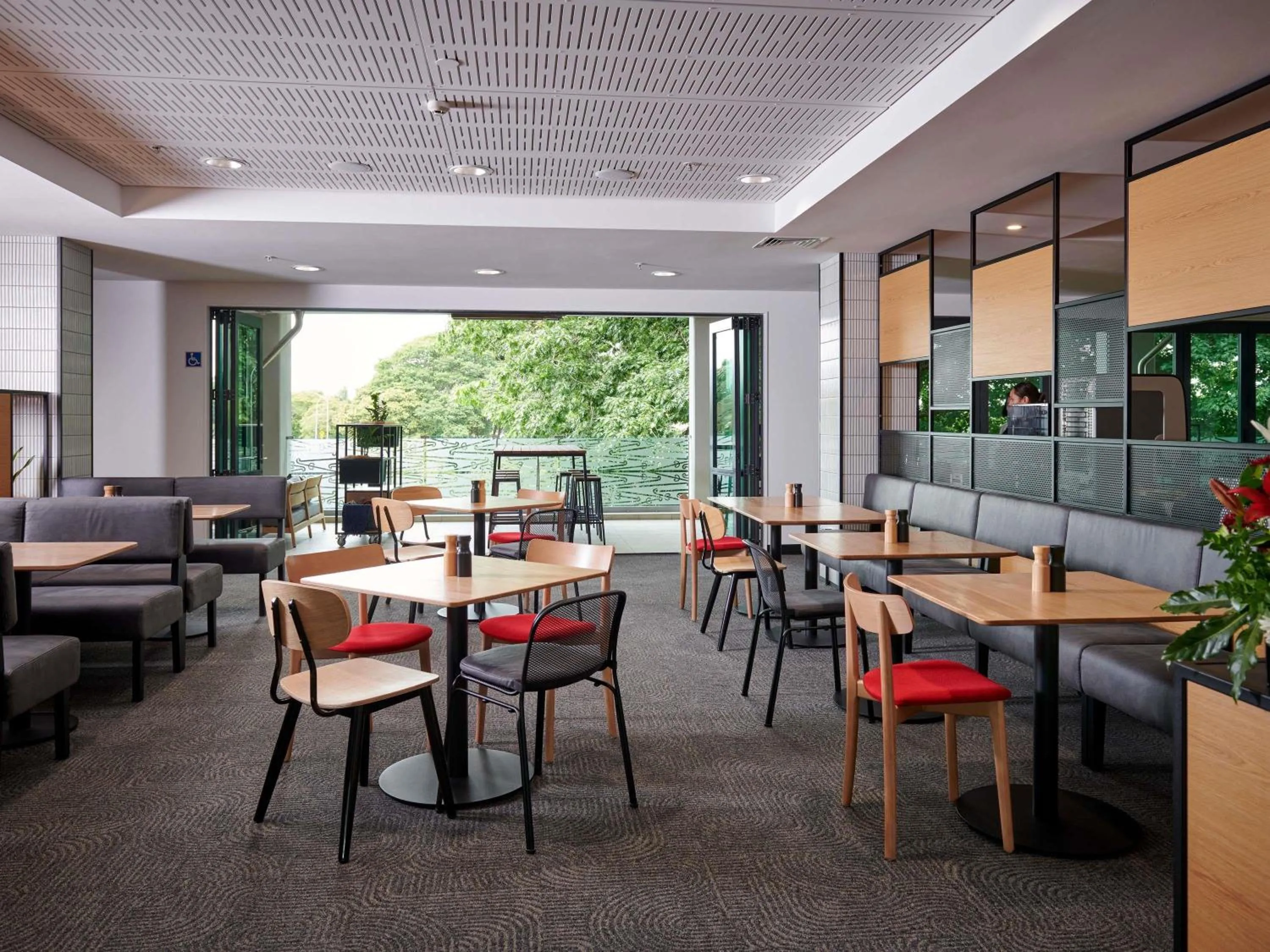 Restaurant/places to eat in ibis Hamilton Tainui