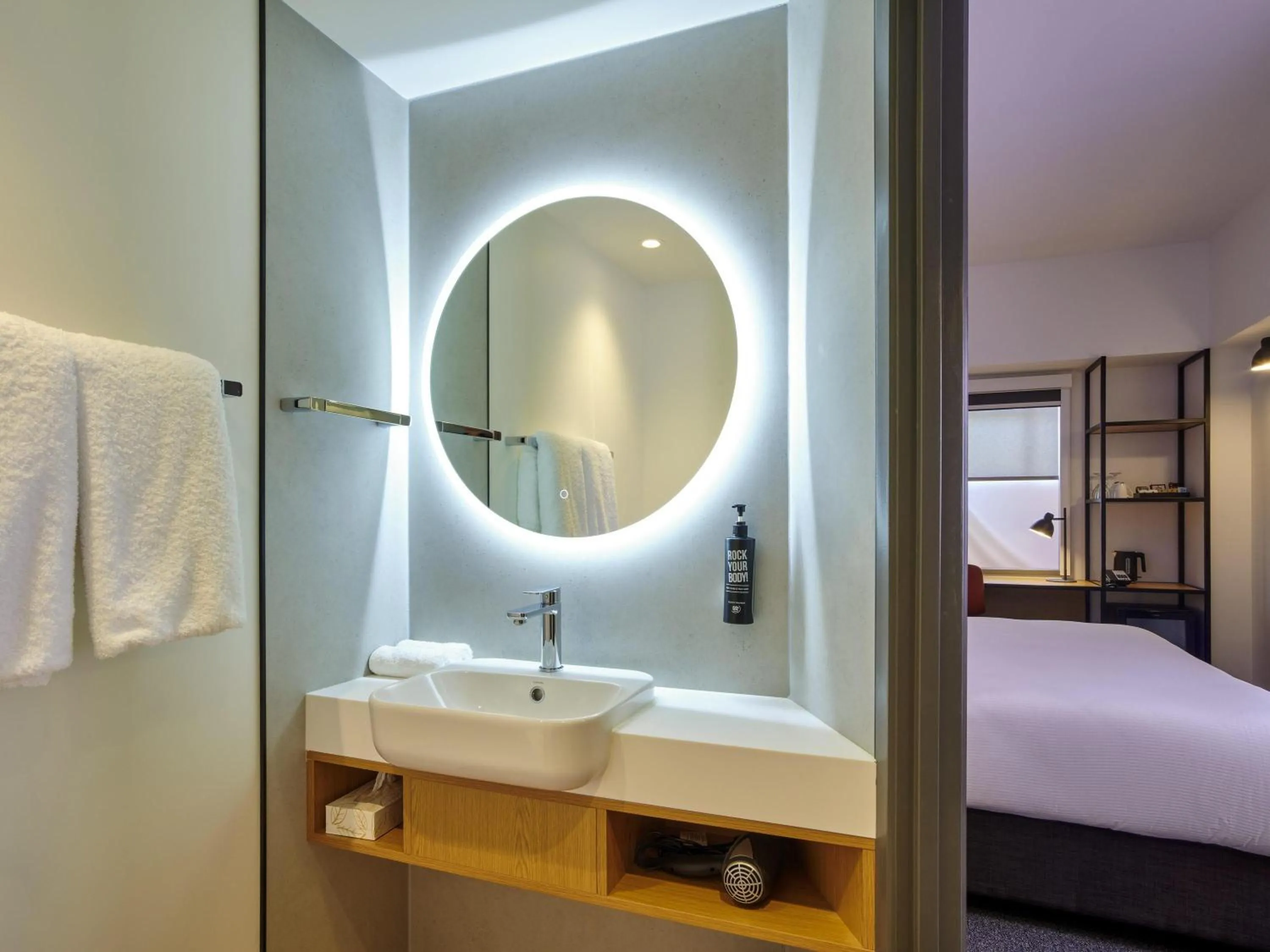 Bedroom, Bed in ibis Hamilton Tainui