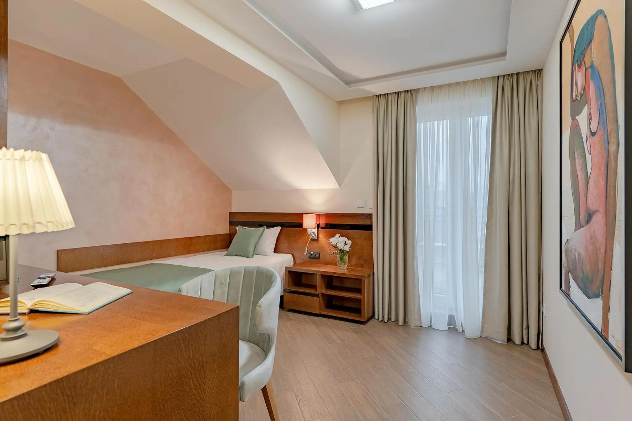 Photo of the whole room, Bed in Rubicon Garni Hotel