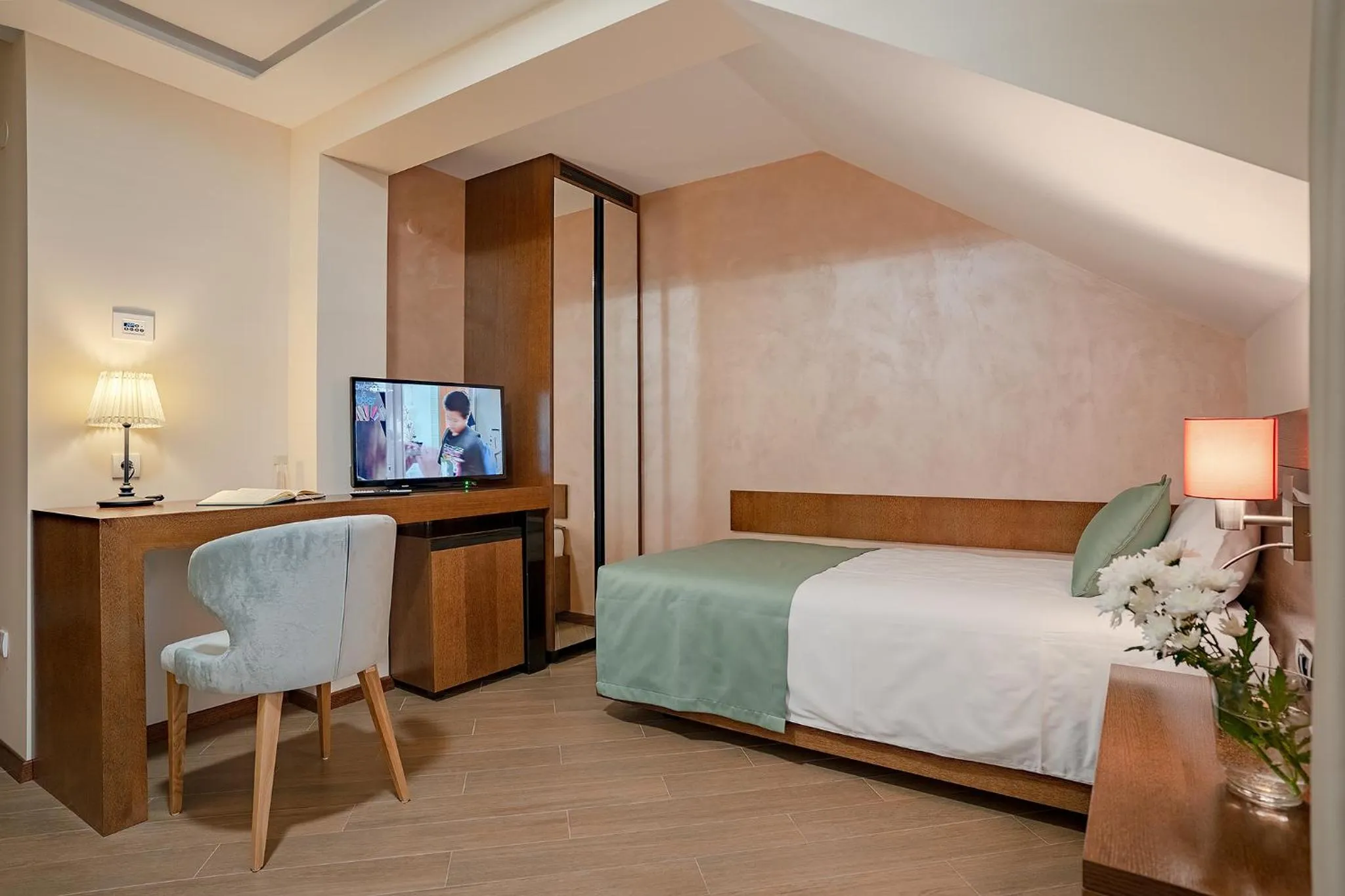 Bed in Rubicon Garni Hotel