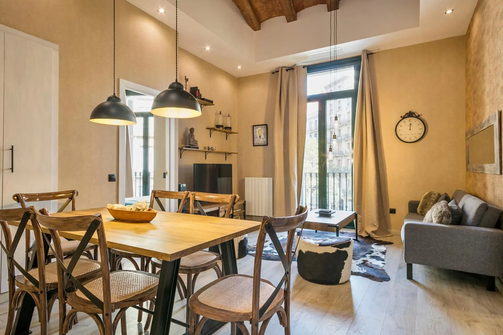 Living room in Midtown Luxury Apartments by Sweett