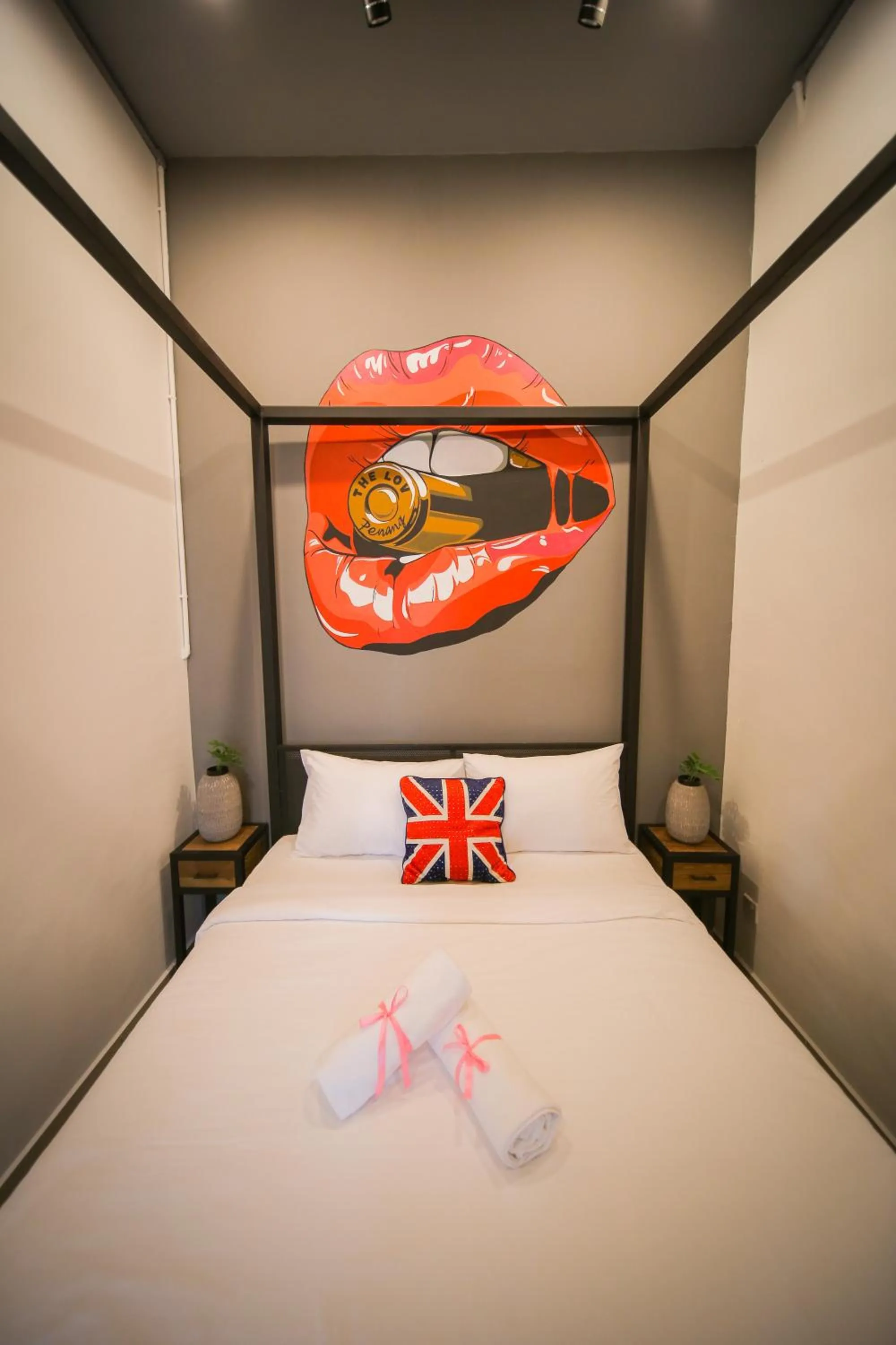 Bed in The Best Hotel in Bayan Lepas - THE LOV PENANG