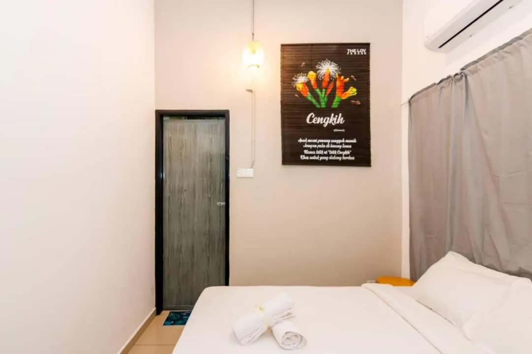 Bed in The Best Hotel in Bayan Lepas - THE LOV PENANG