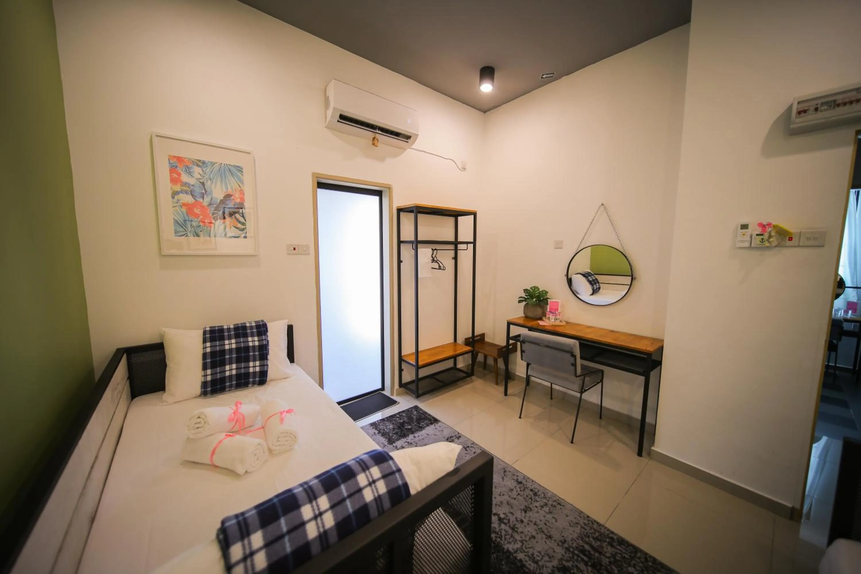 Bed in The Best Hotel in Bayan Lepas - THE LOV PENANG