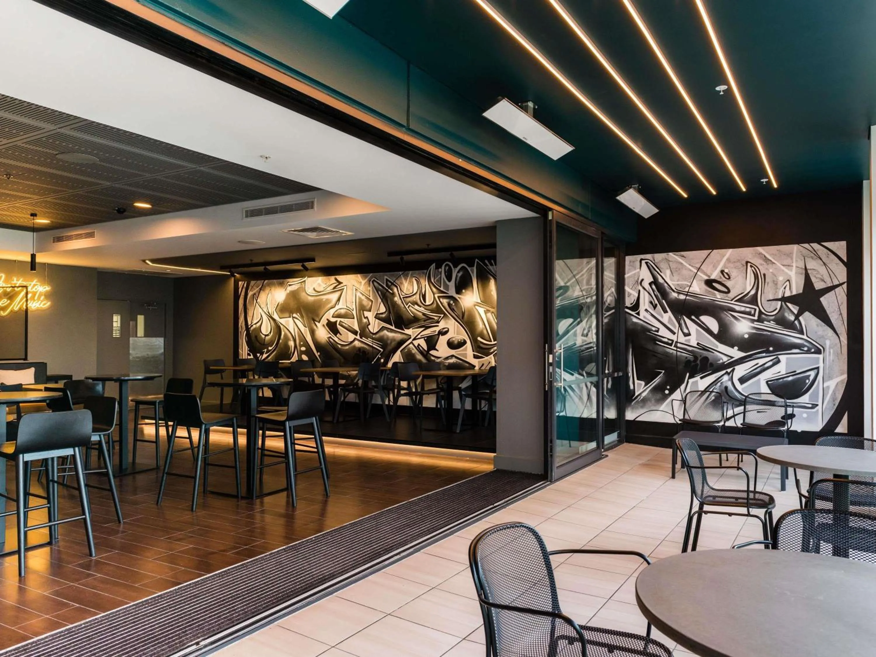 Restaurant/places to eat in Ibis Christchurch