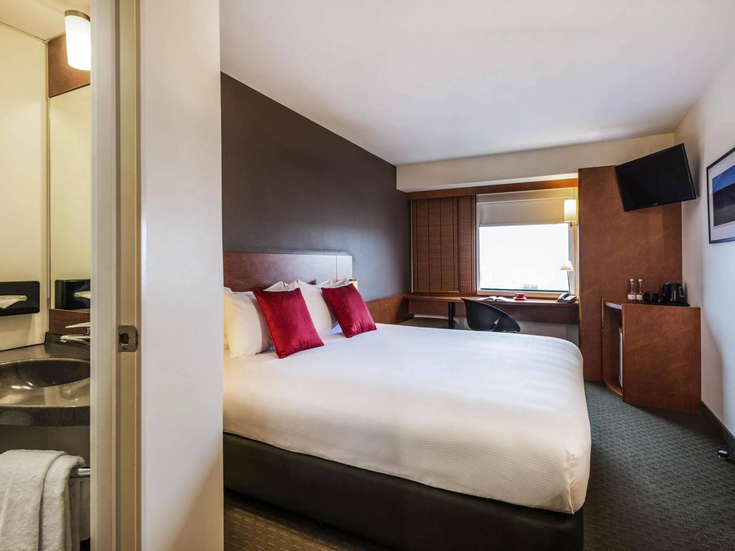 Bedroom, Bed in Ibis Christchurch