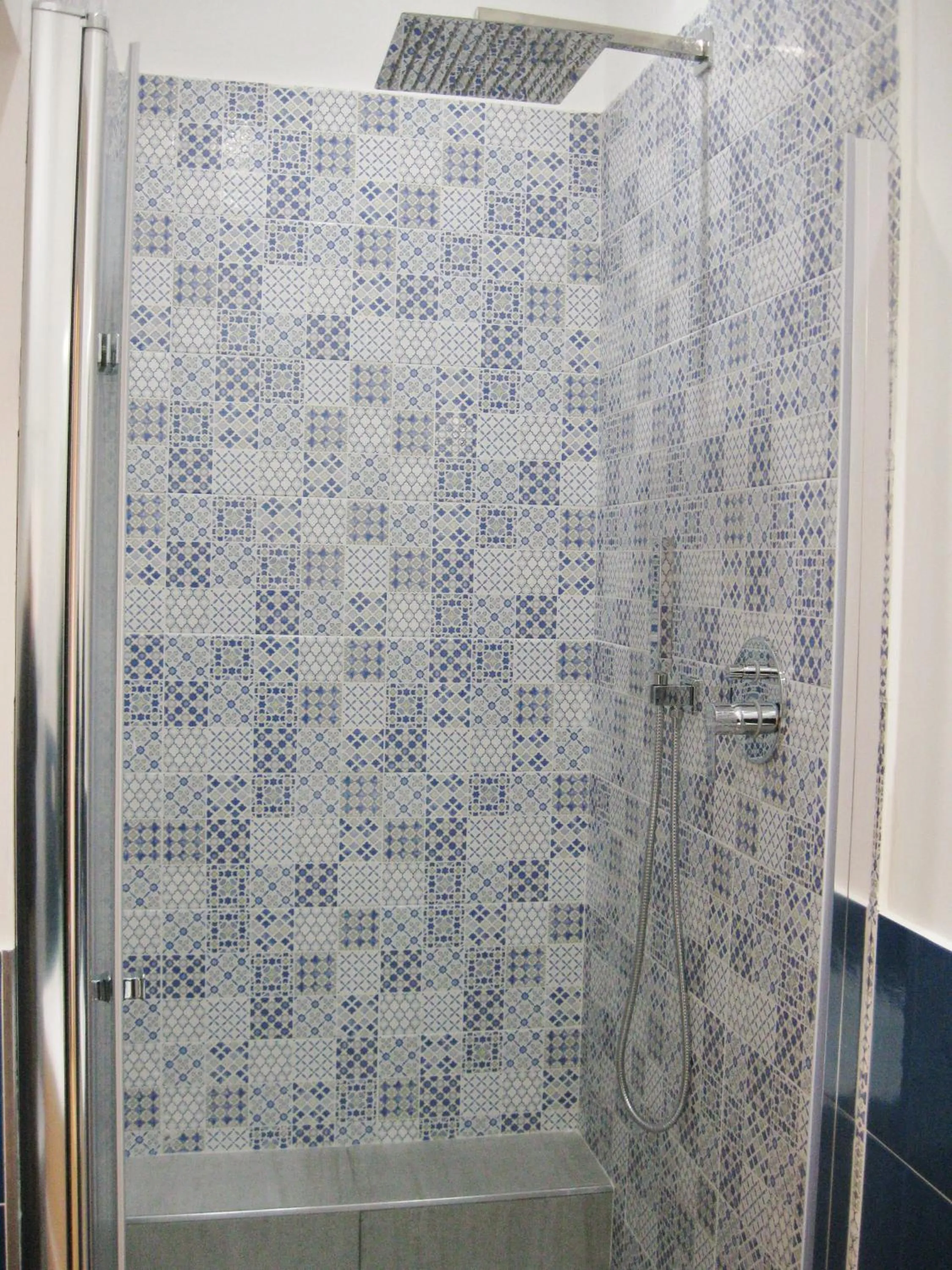 Shower in B&B Lemon Flats