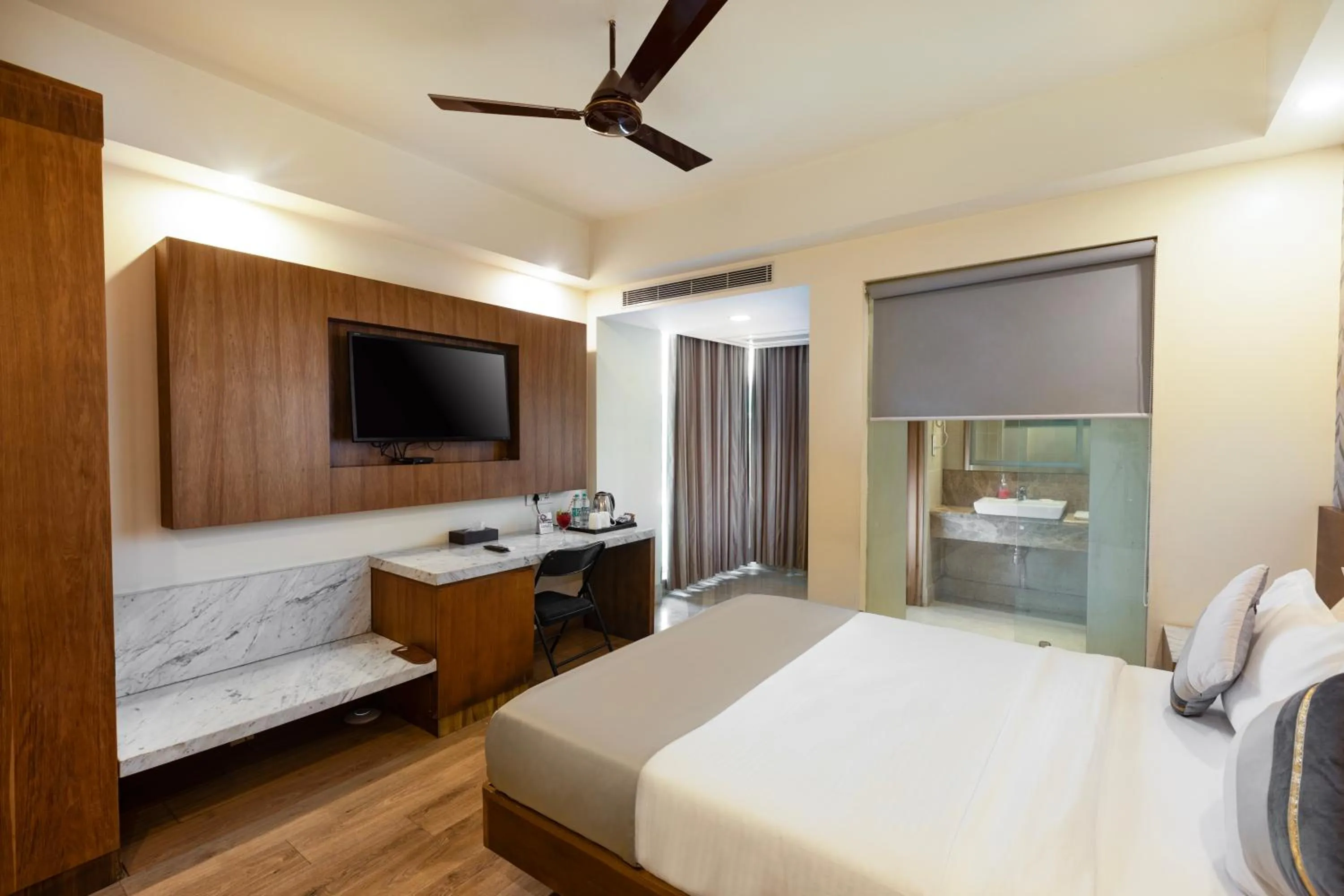 Bed in The Orion Plaza - Nehru Place