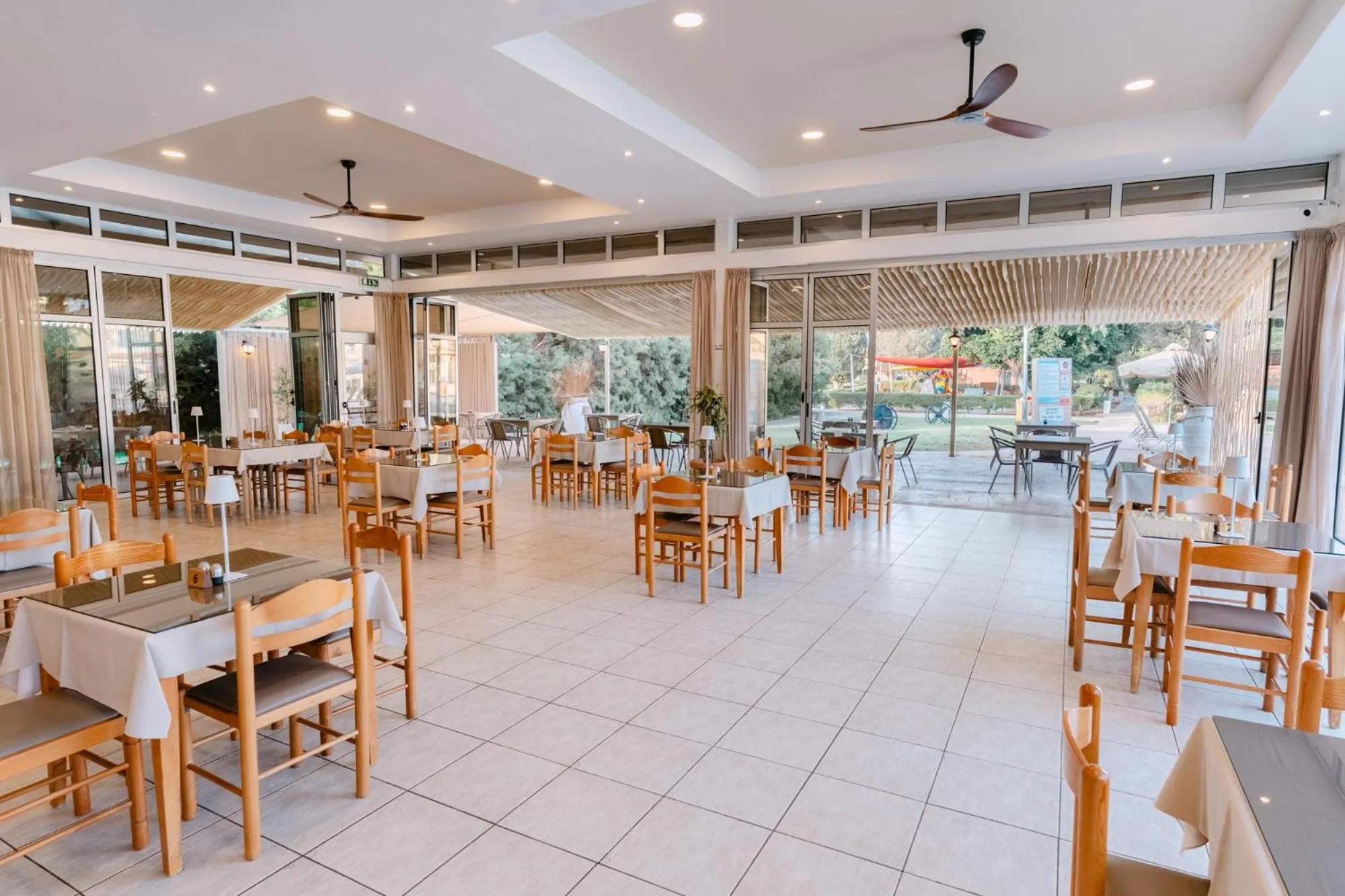 Restaurant/places to eat in Makronisos Village