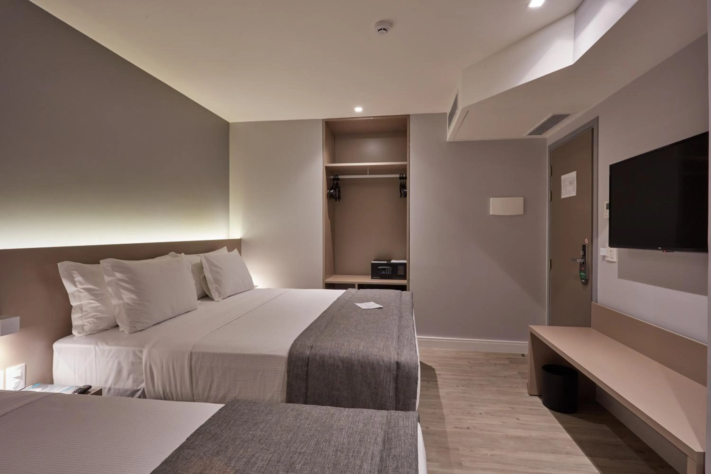 Bedroom, Bed in Flix Hotel