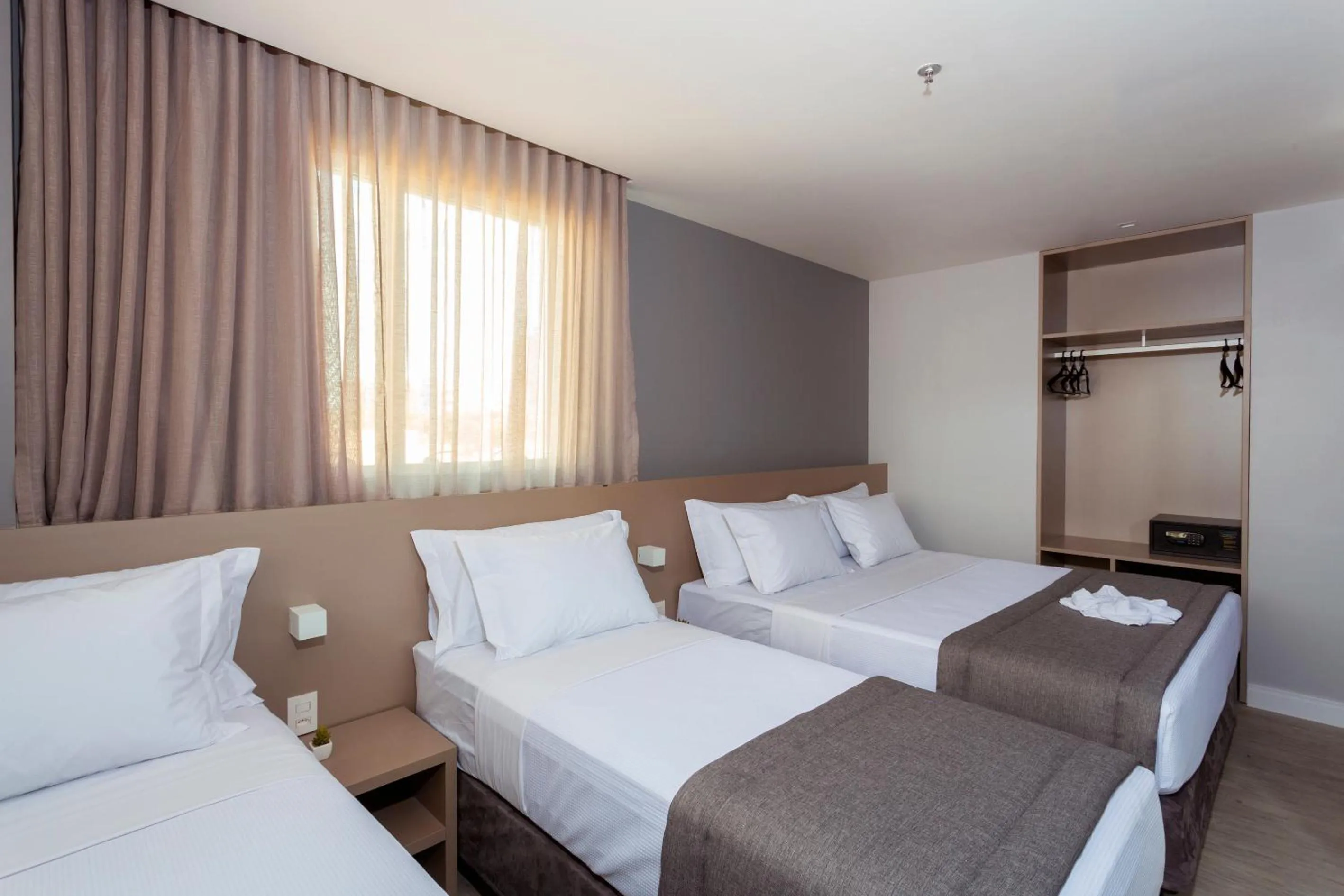 Photo of the whole room, Bed in Flix Hotel