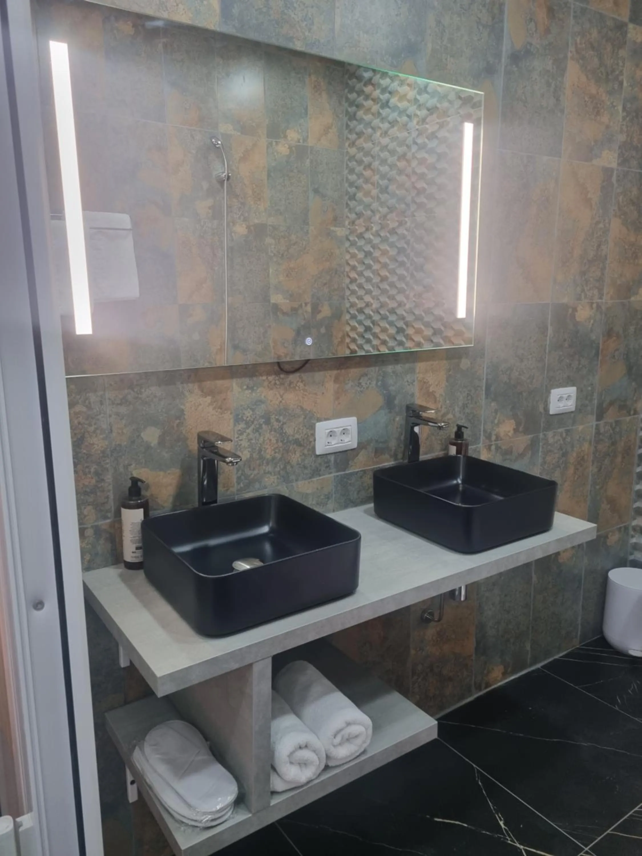 Bathroom in Poet Palace Bucharest