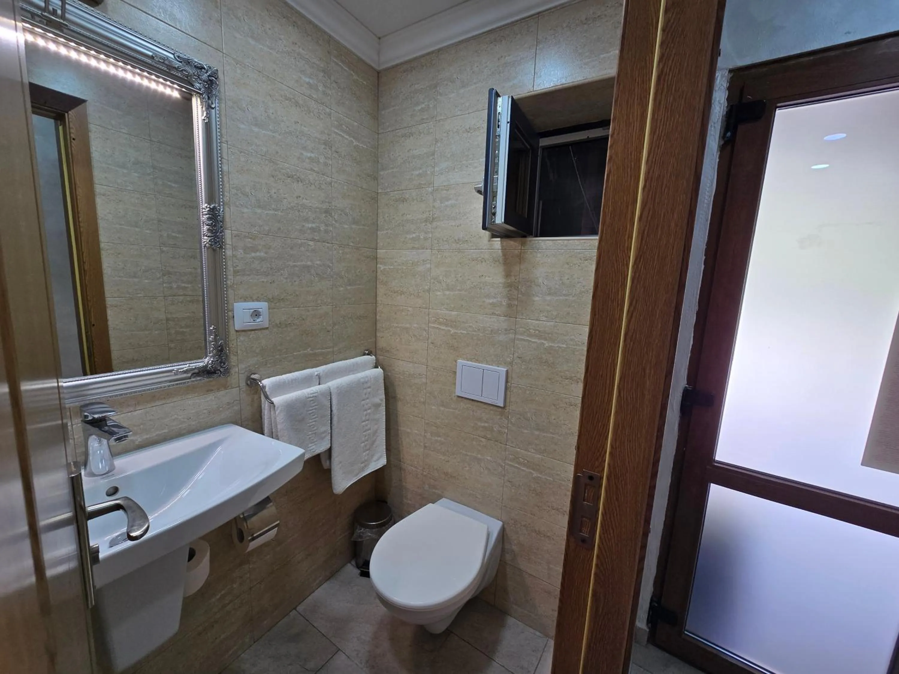 Bathroom in Poet Palace Bucharest