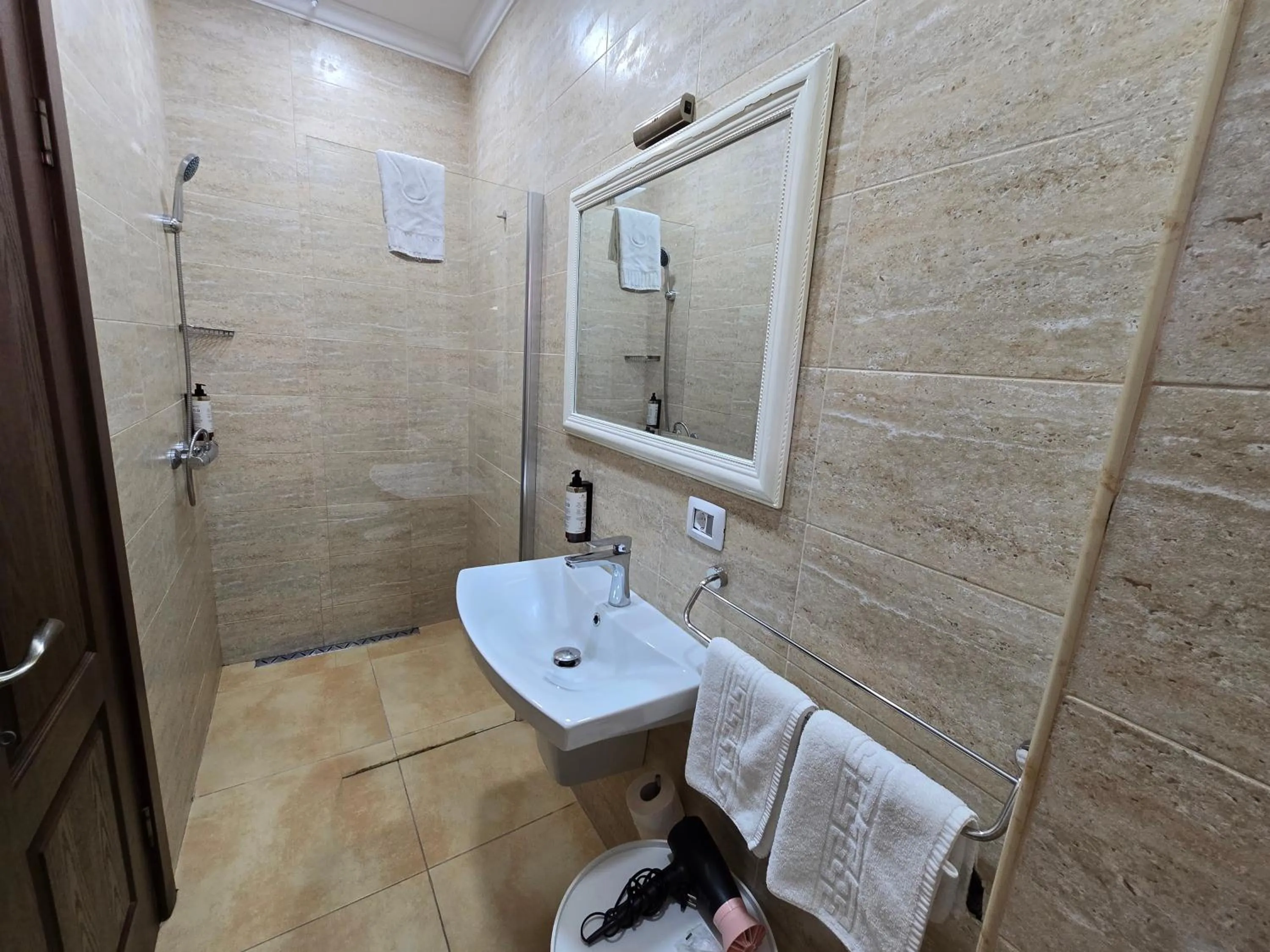 Bathroom in Poet Palace Bucharest