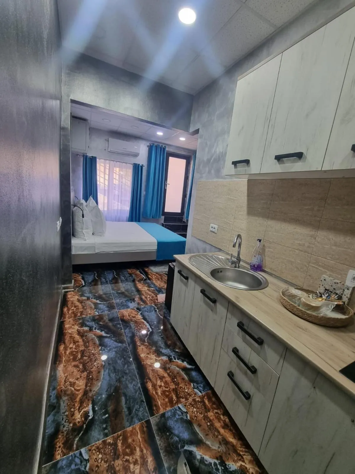 Kitchen or kitchenette in Poet Palace Bucharest