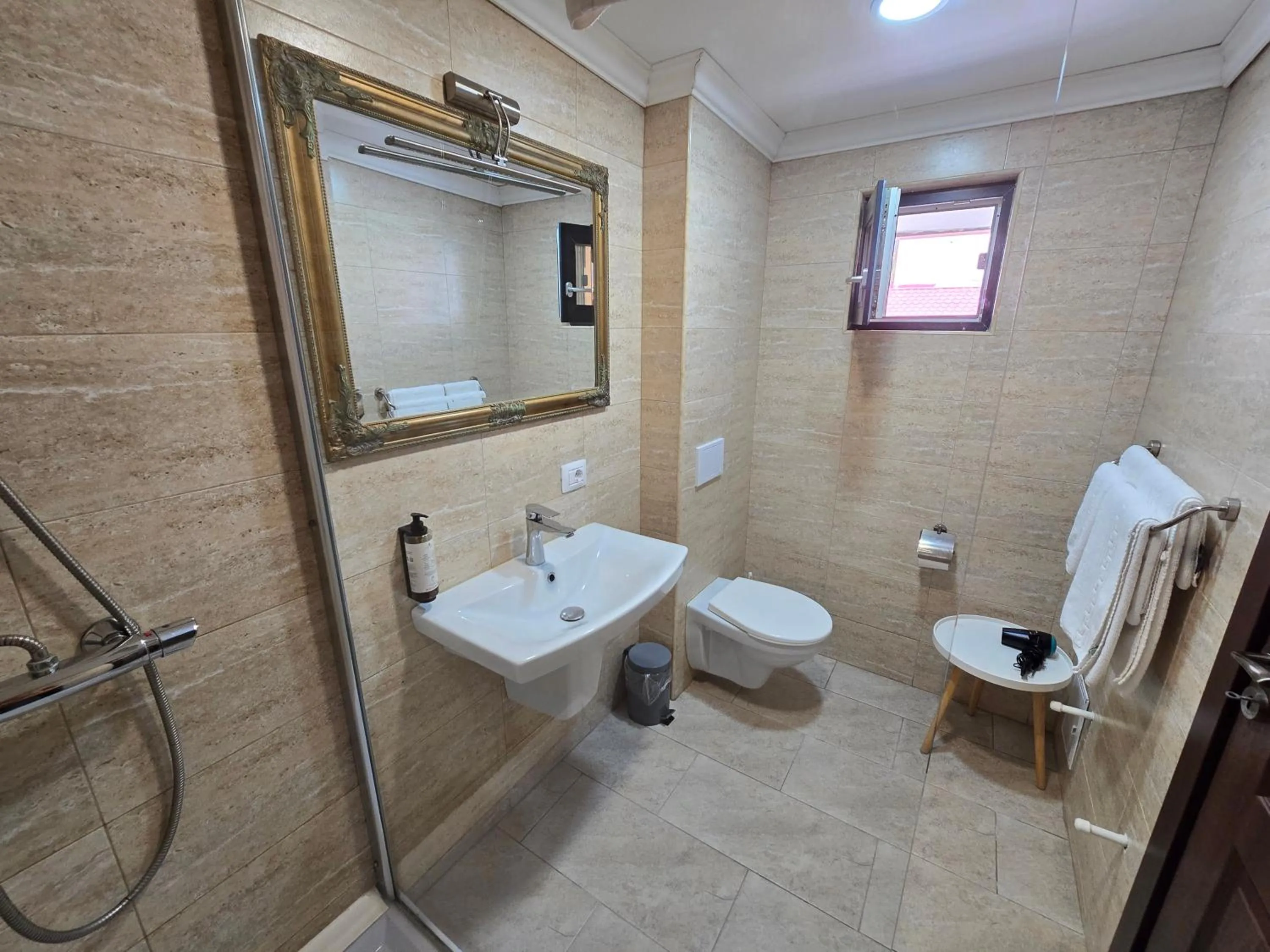 Bathroom in Poet Palace Bucharest