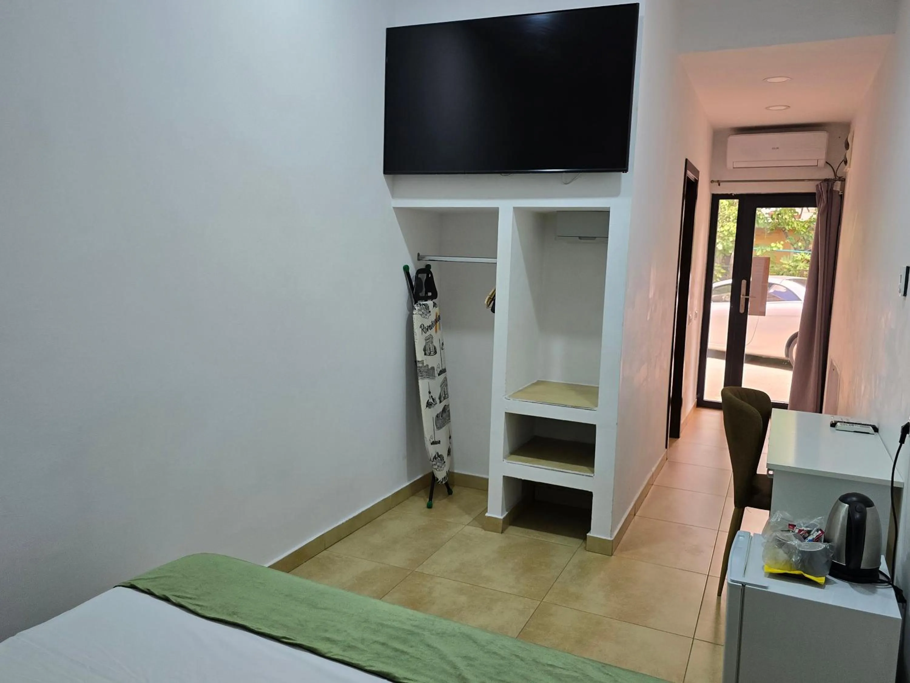 TV and multimedia, Bed in Poet Palace Bucharest