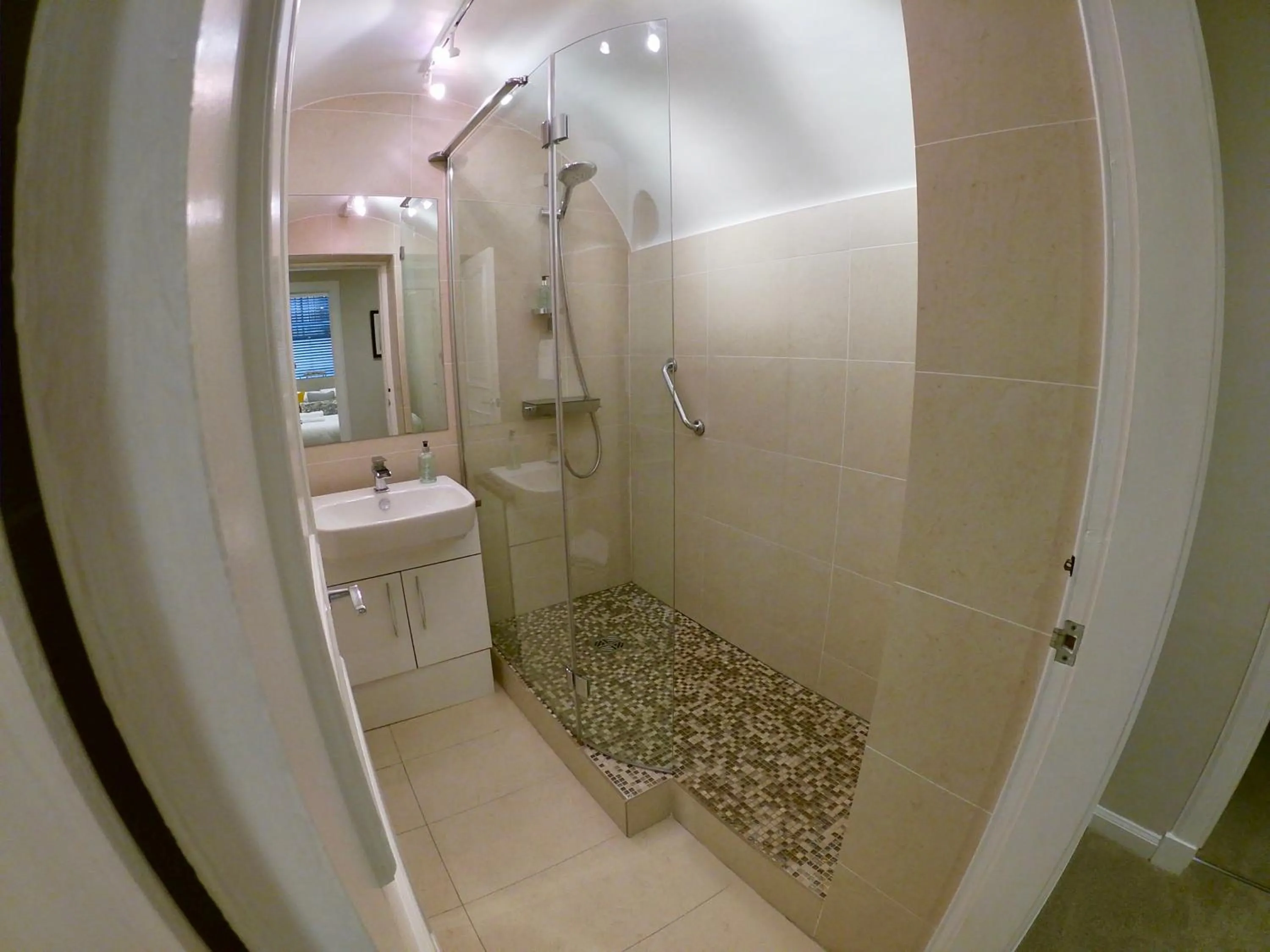 Bathroom in Escape to Edinburgh @ Abercromby Place