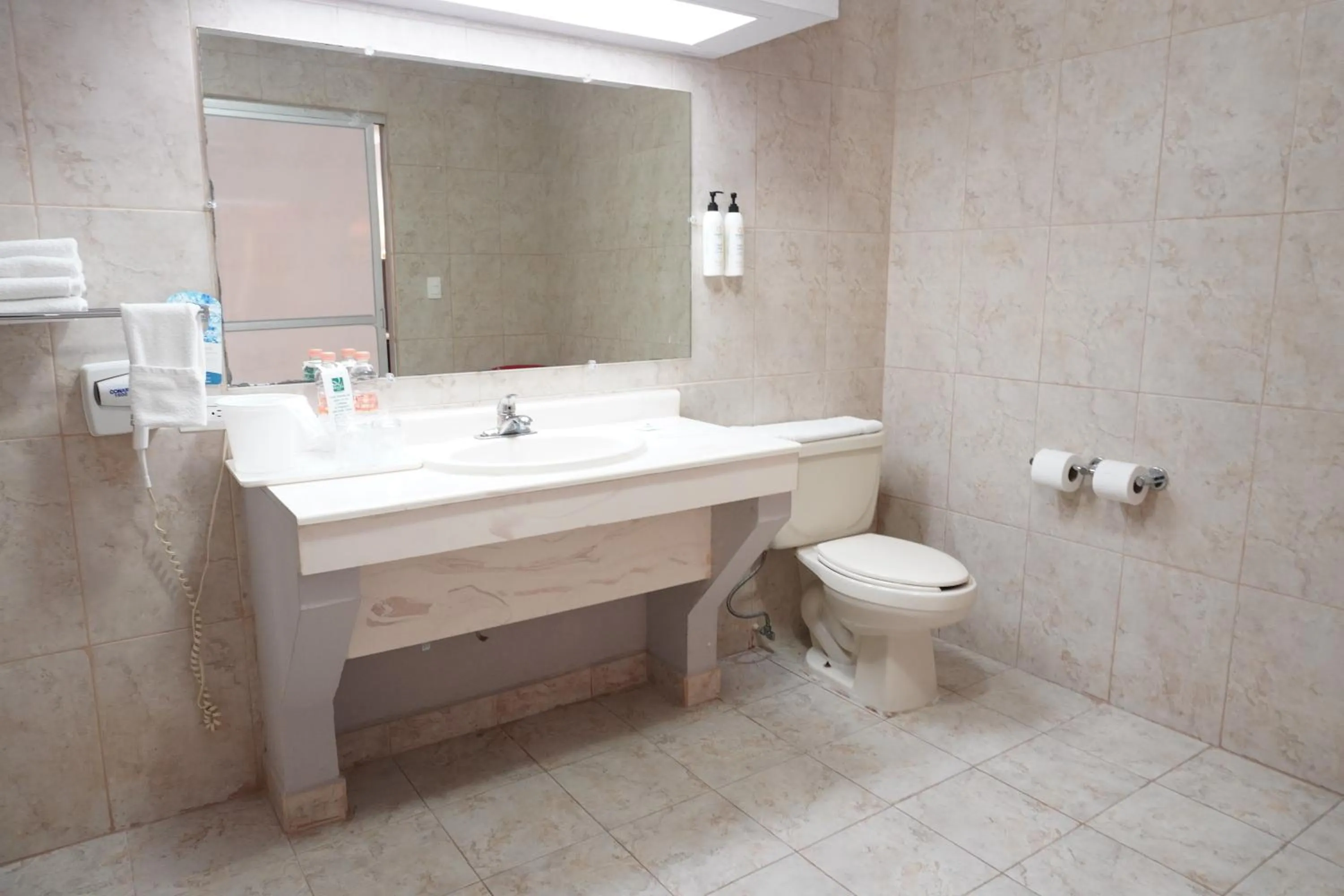 Shower in Quality Inn Piedras Negras