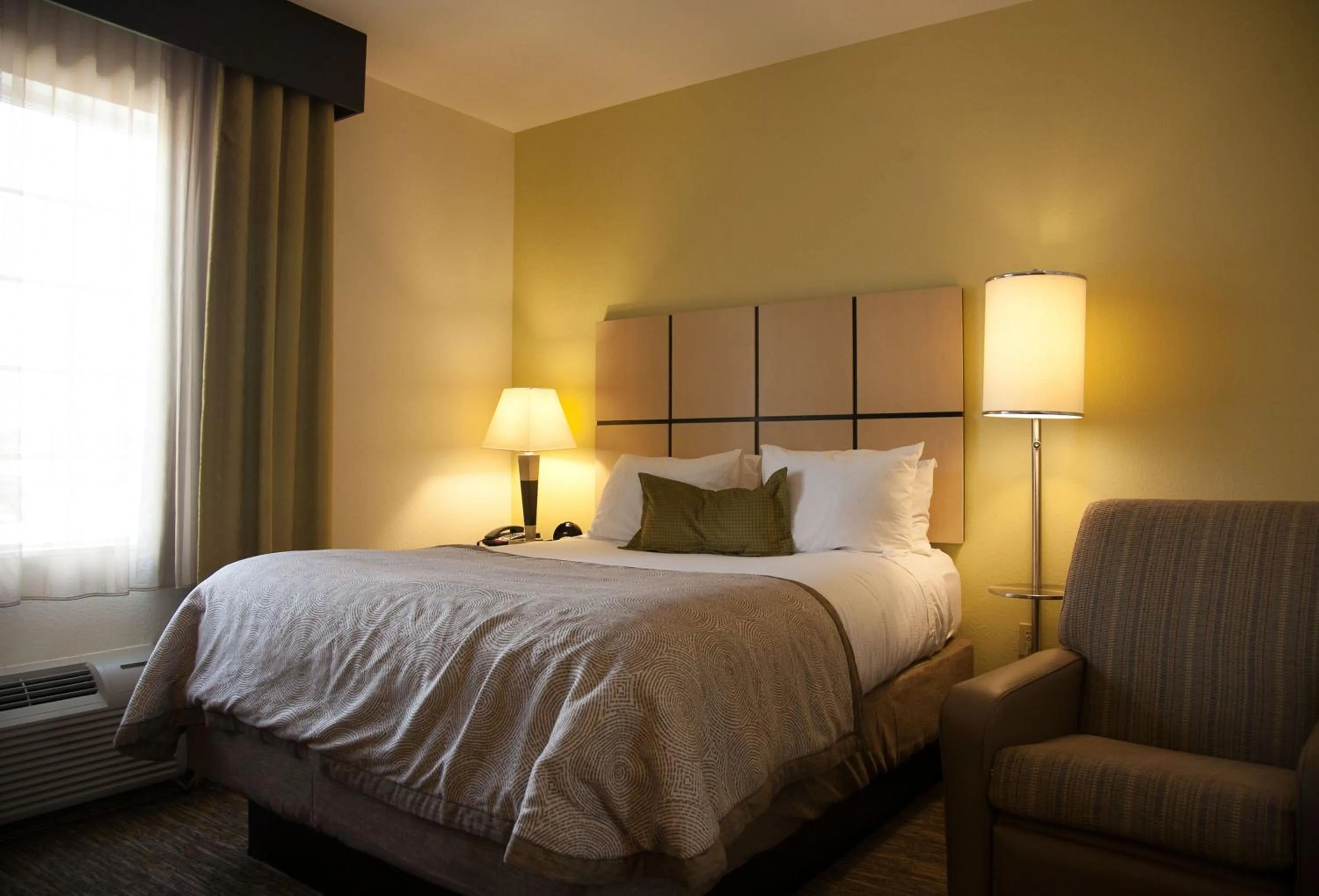 Bedroom, Bed in Candlewood Suites Alexandria by IHG