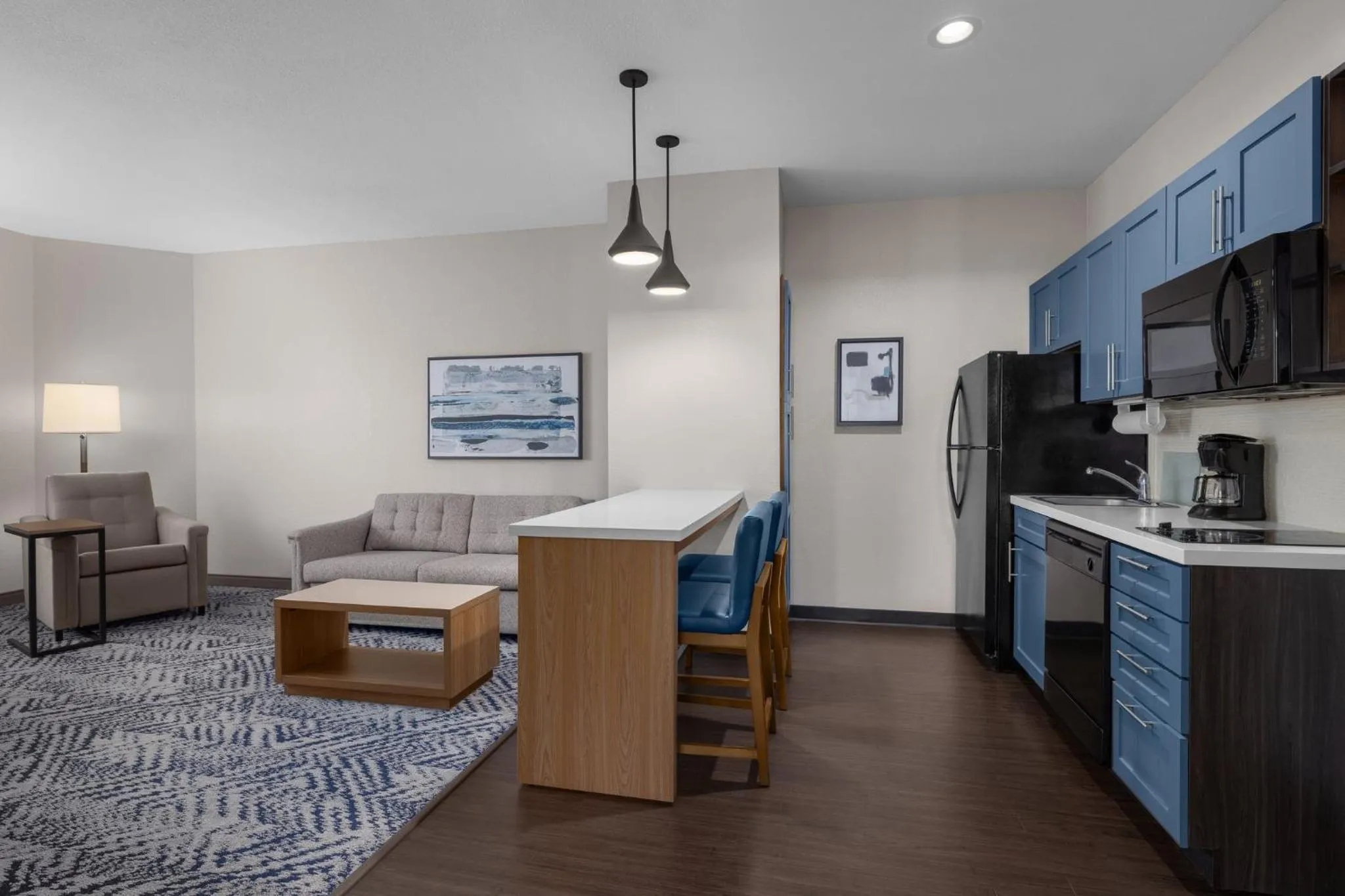 Photo of the whole room, Bed in Candlewood Suites Alexandria by IHG