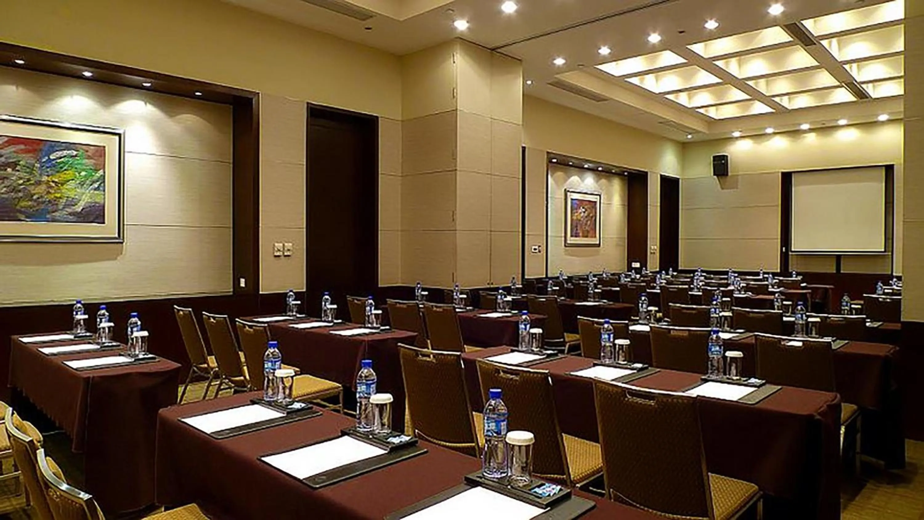 Meeting/conference room in InterContinental Shanghai Pudong by IHG