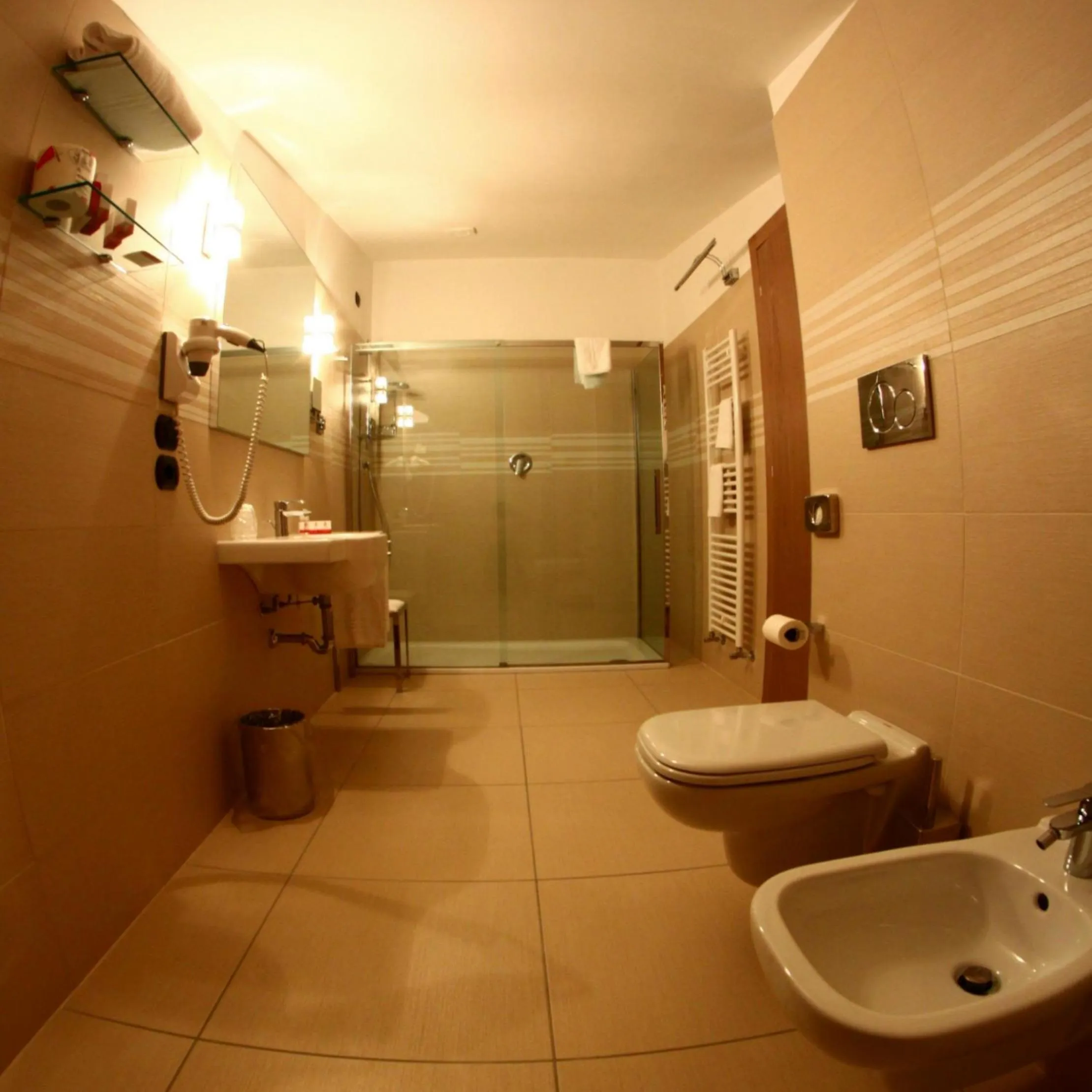 Shower in Hotel Novarello
