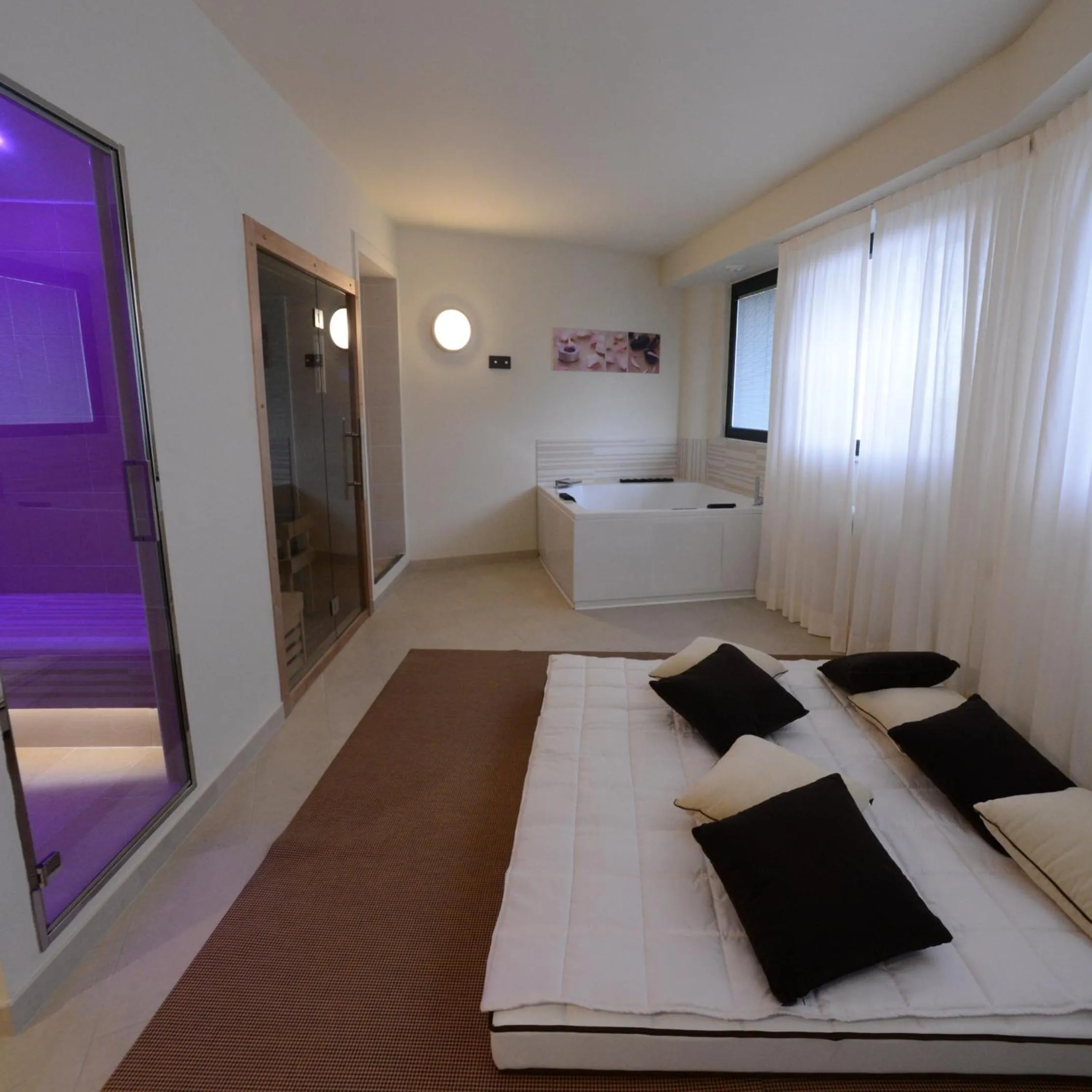 Massage, Bed in Hotel Novarello